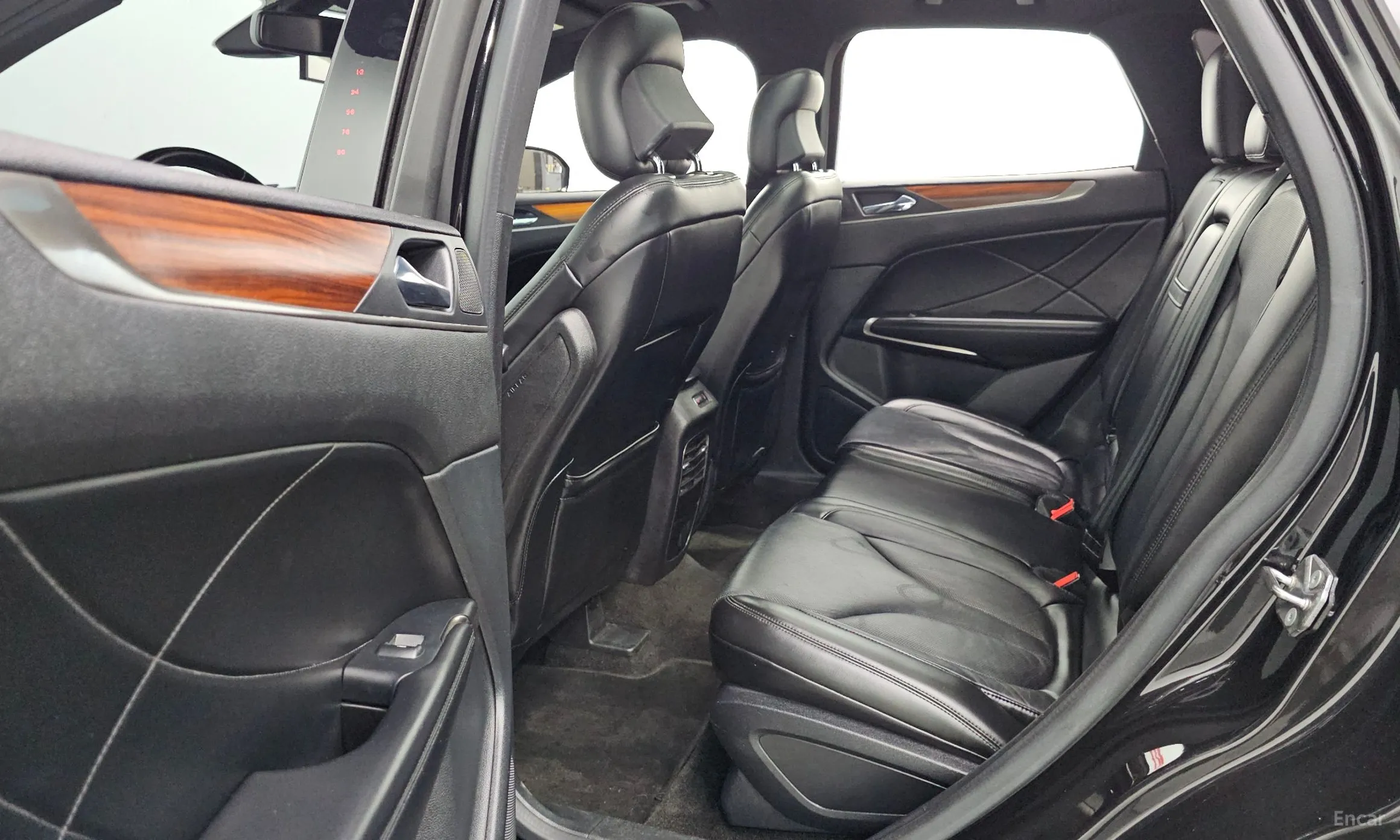 Lincoln MKC превью 12