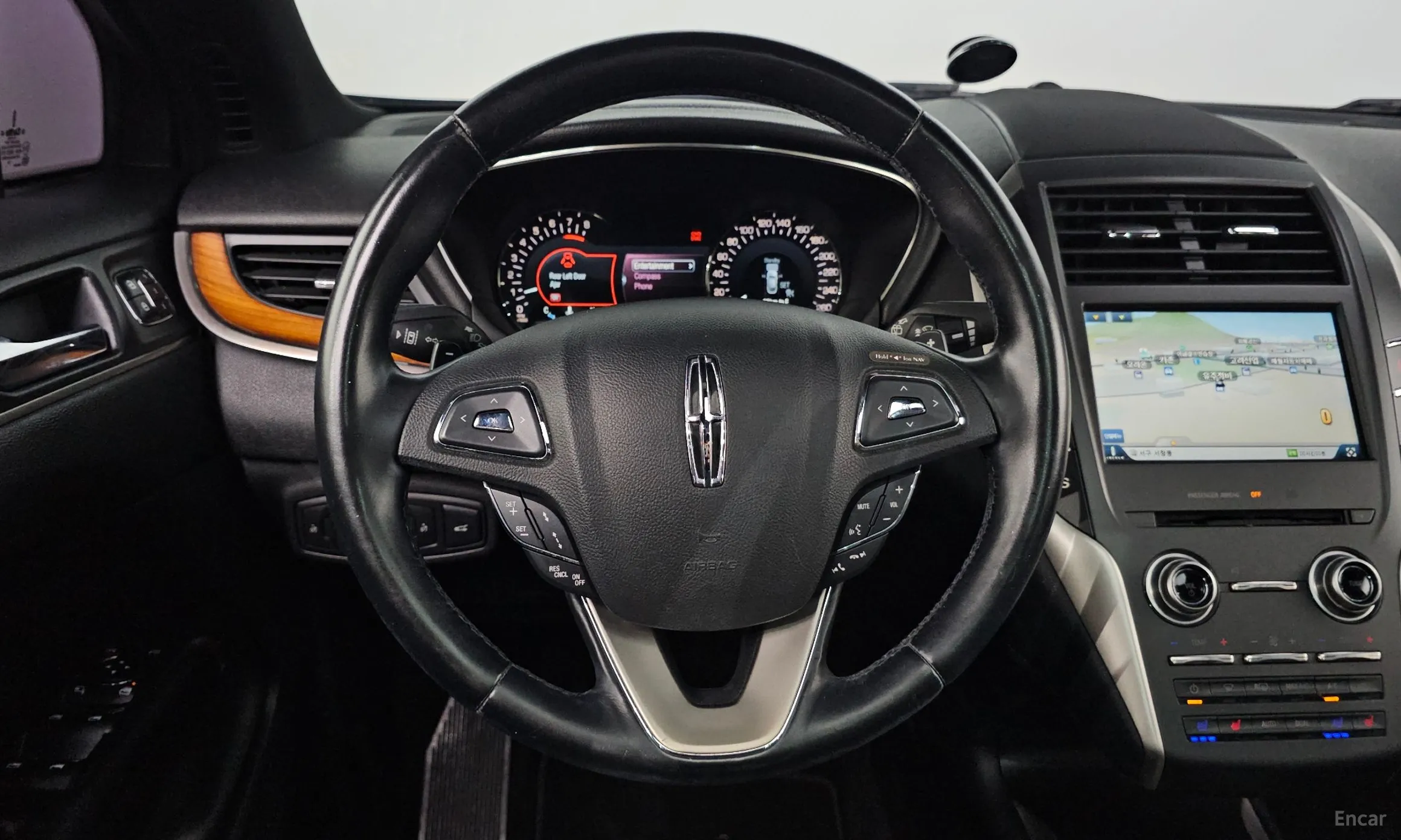 Lincoln MKC превью 13