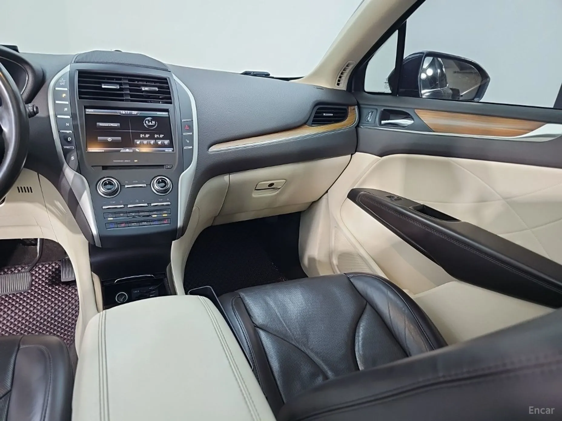 Lincoln MKC превью 10