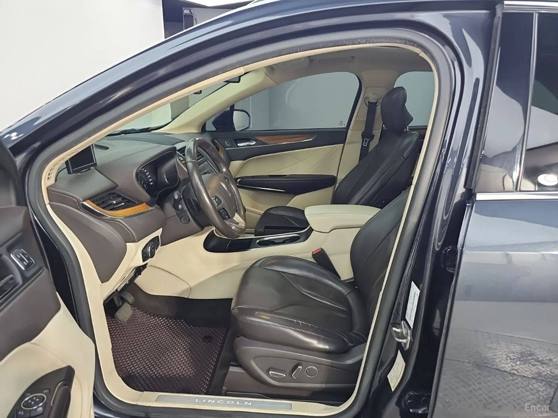 Lincoln MKC превью 11