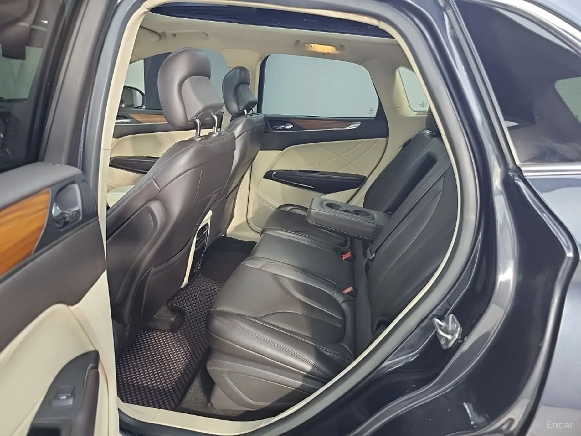 Lincoln MKC превью 12