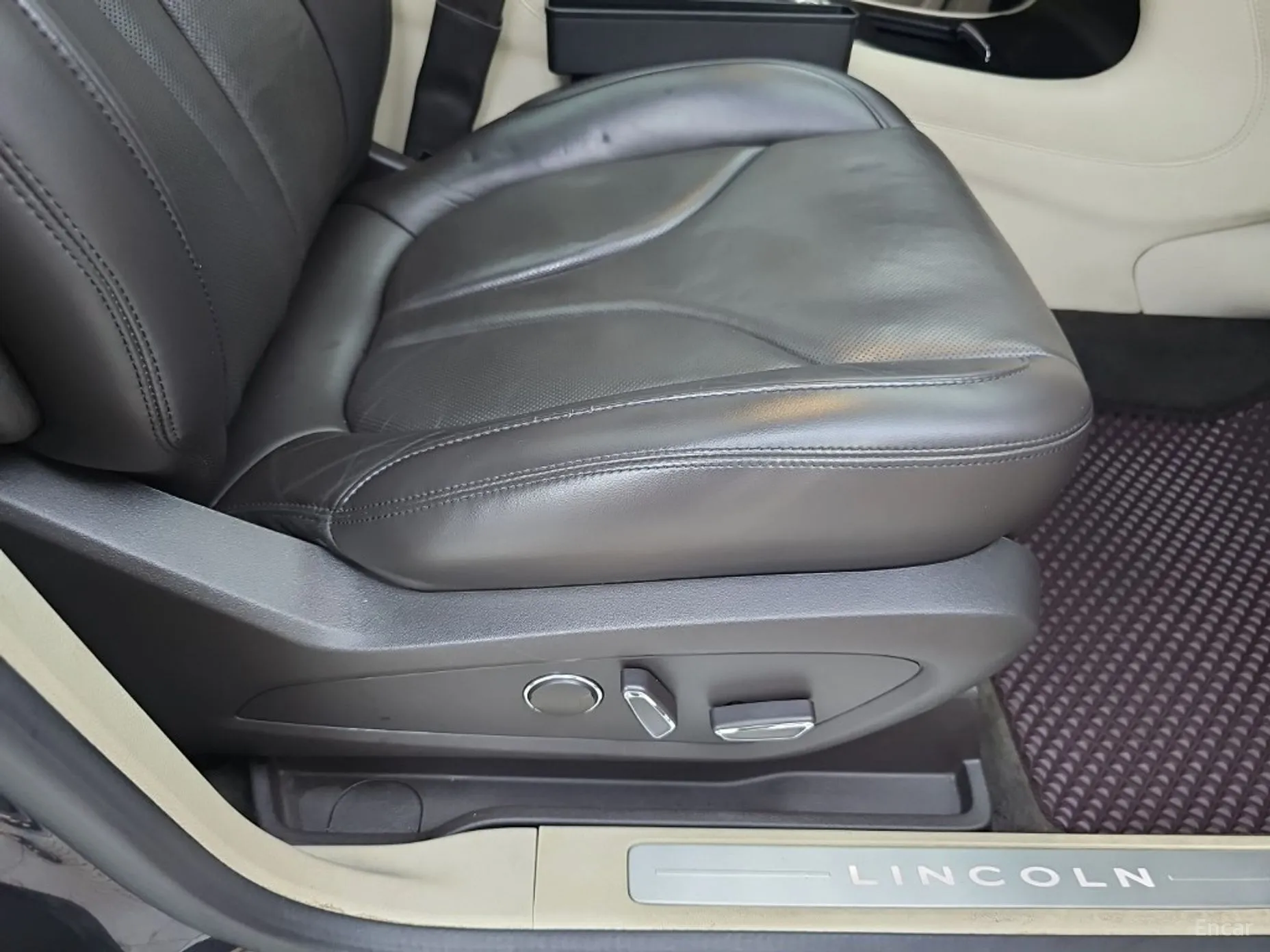 Lincoln MKC превью 17