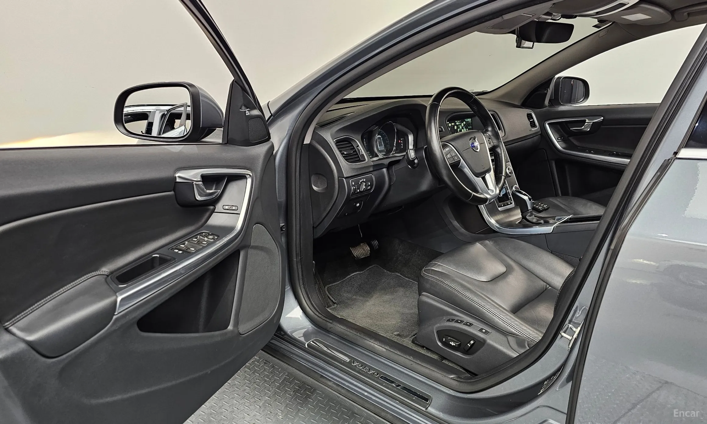 Volvo S60 превью 10