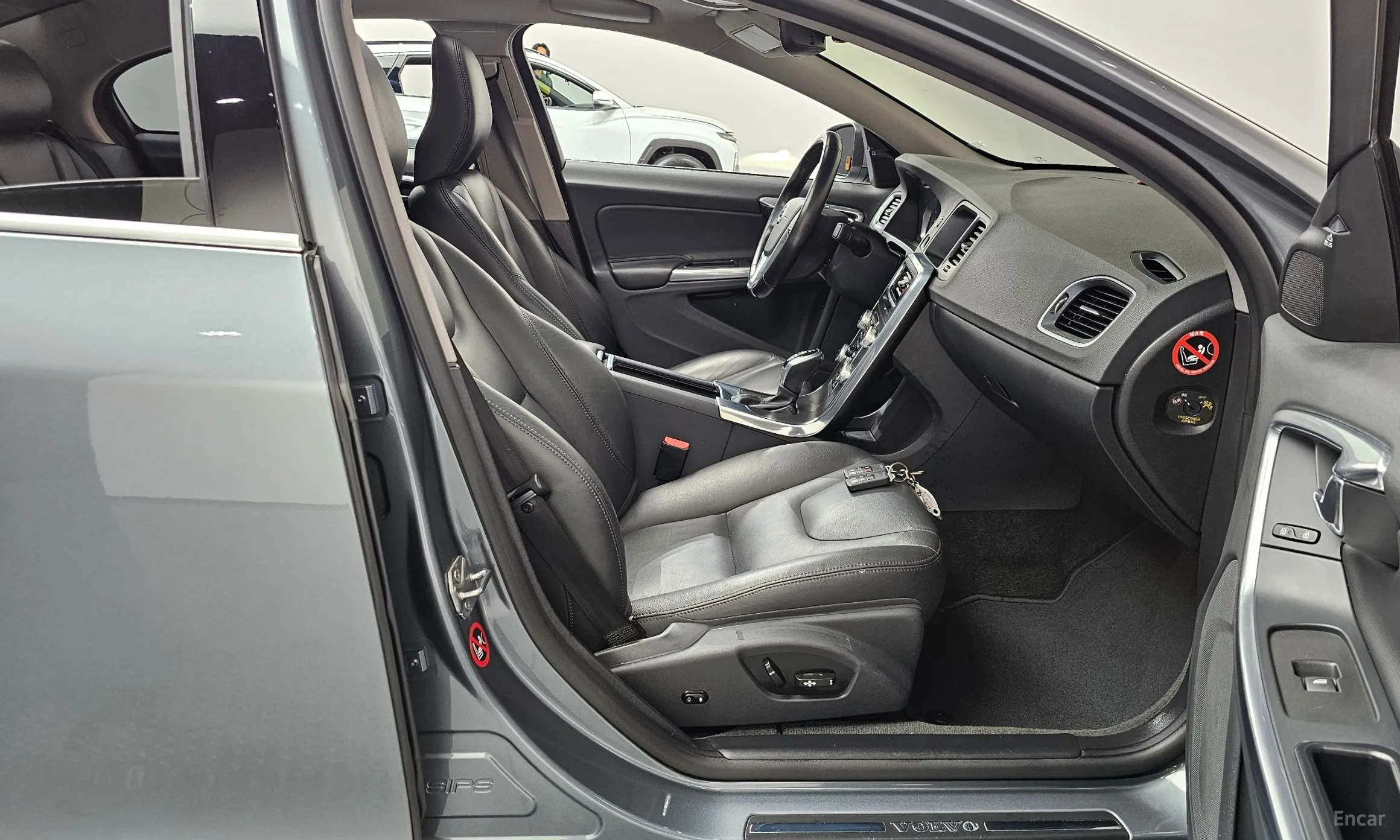 Volvo S60 превью 11
