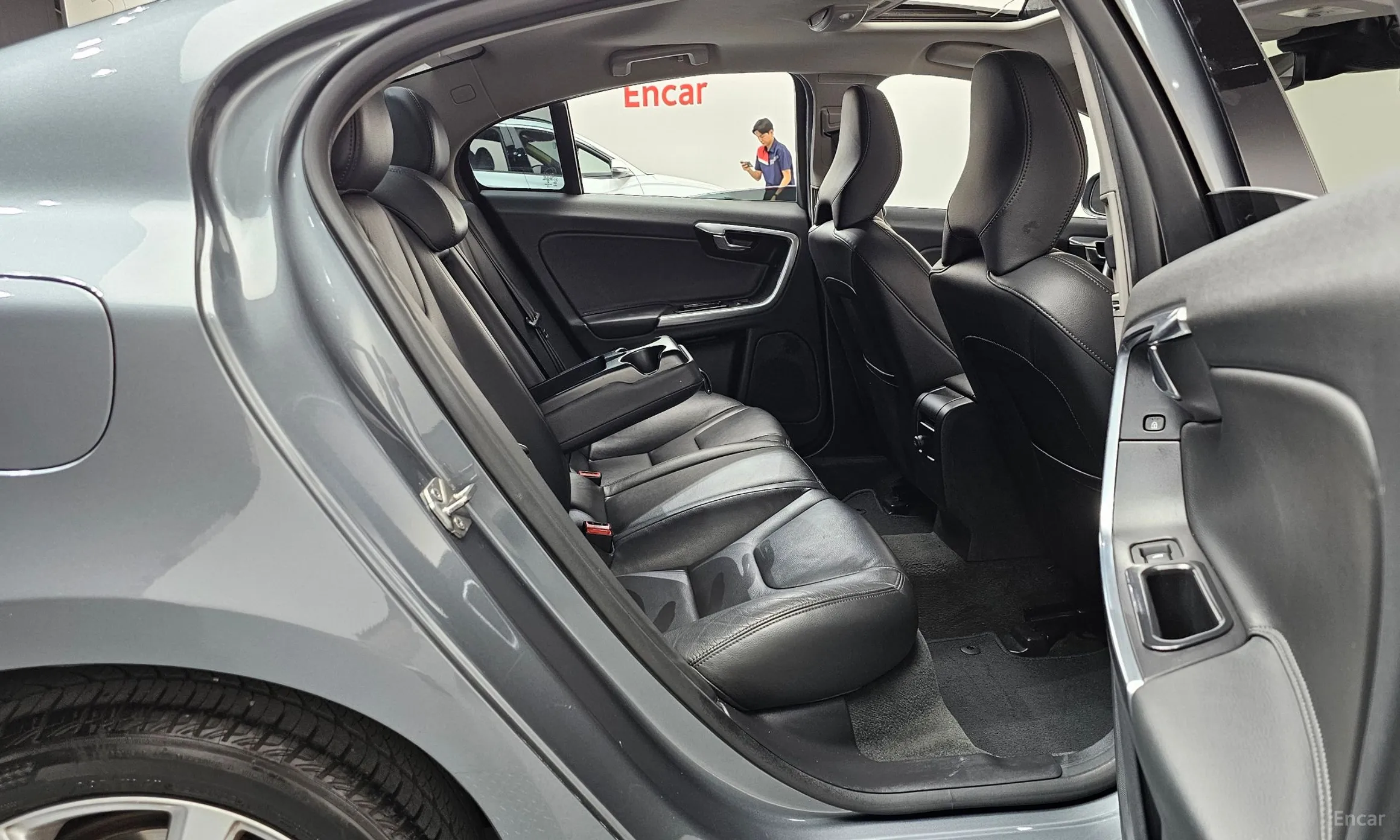 Volvo S60 превью 12