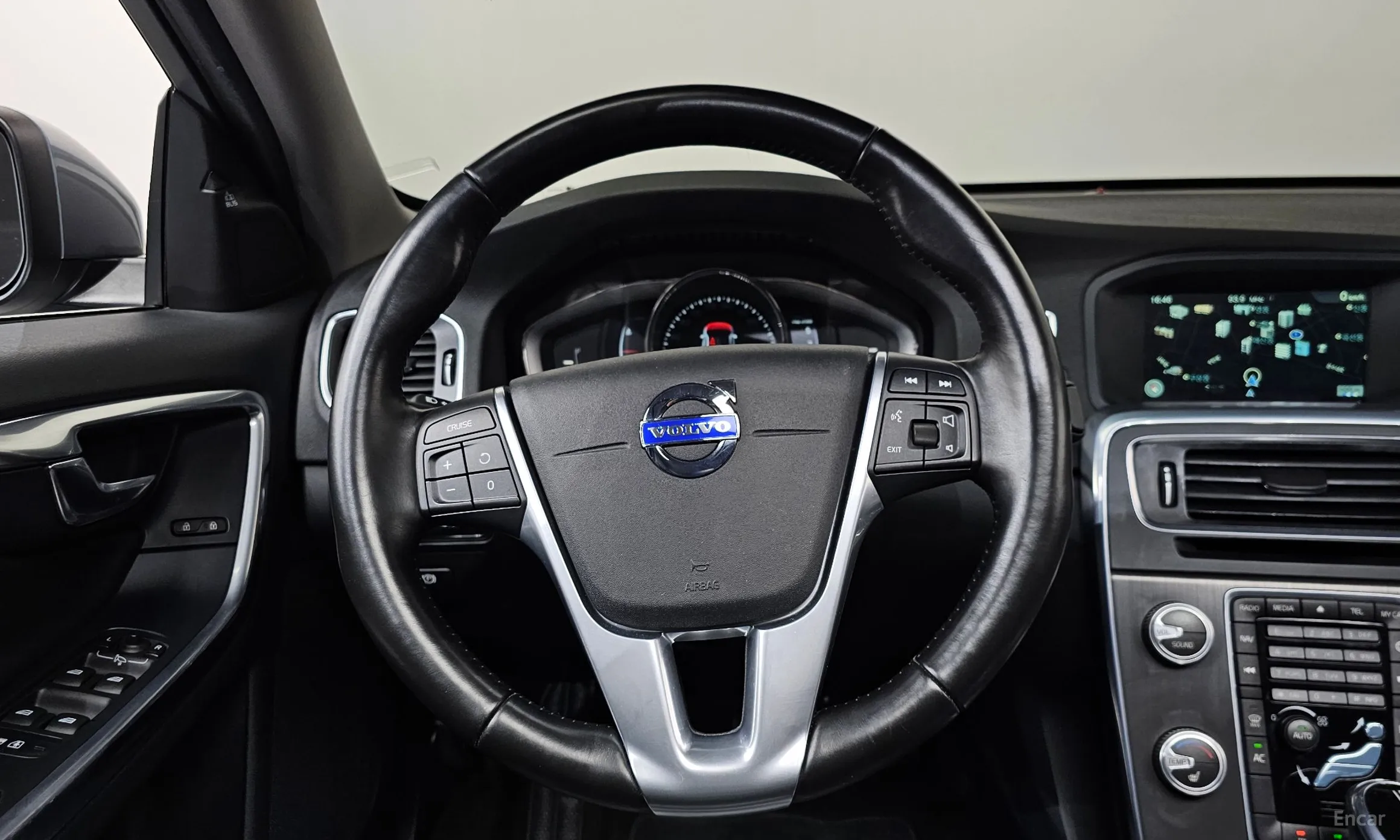 Volvo S60 превью 13
