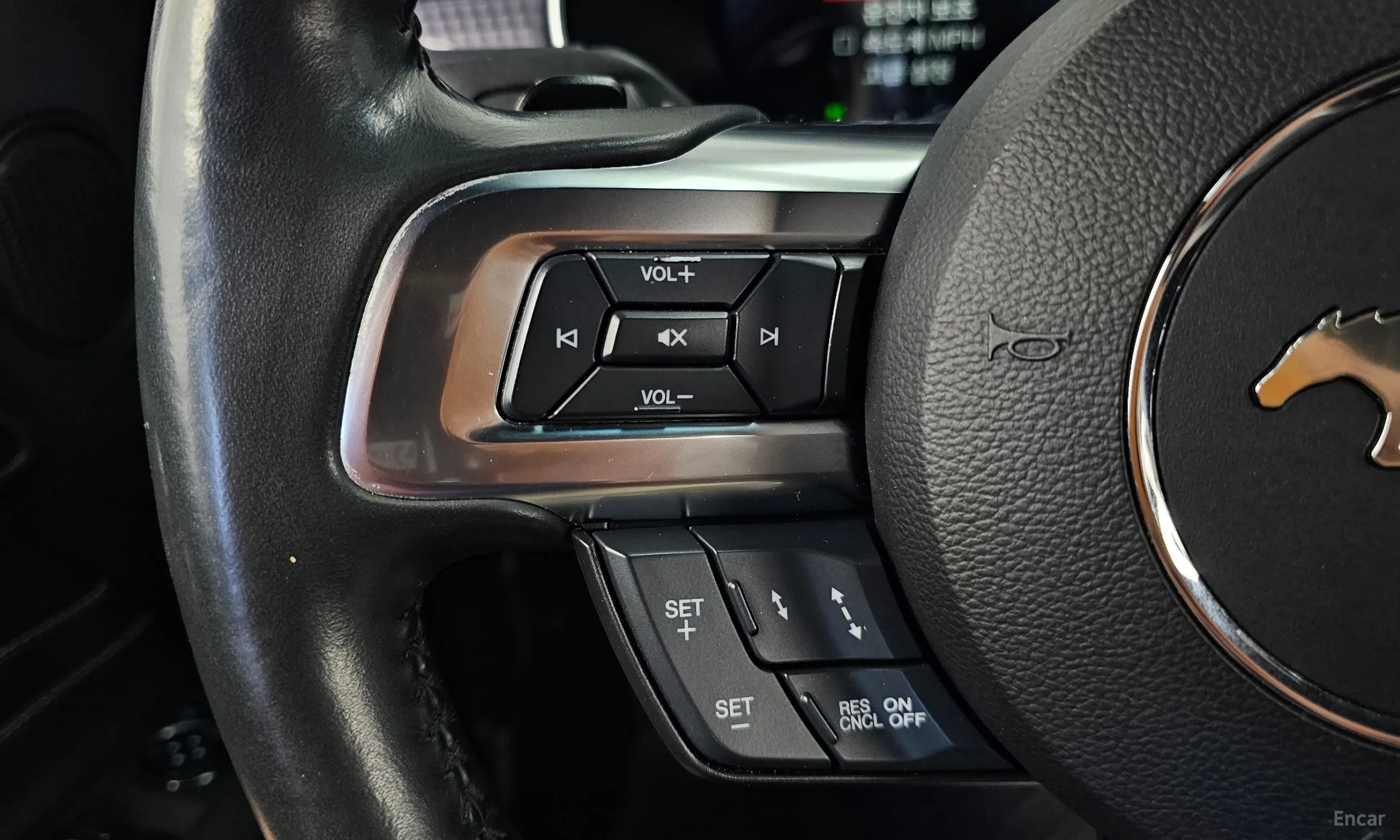 Ford Mustang превью 16