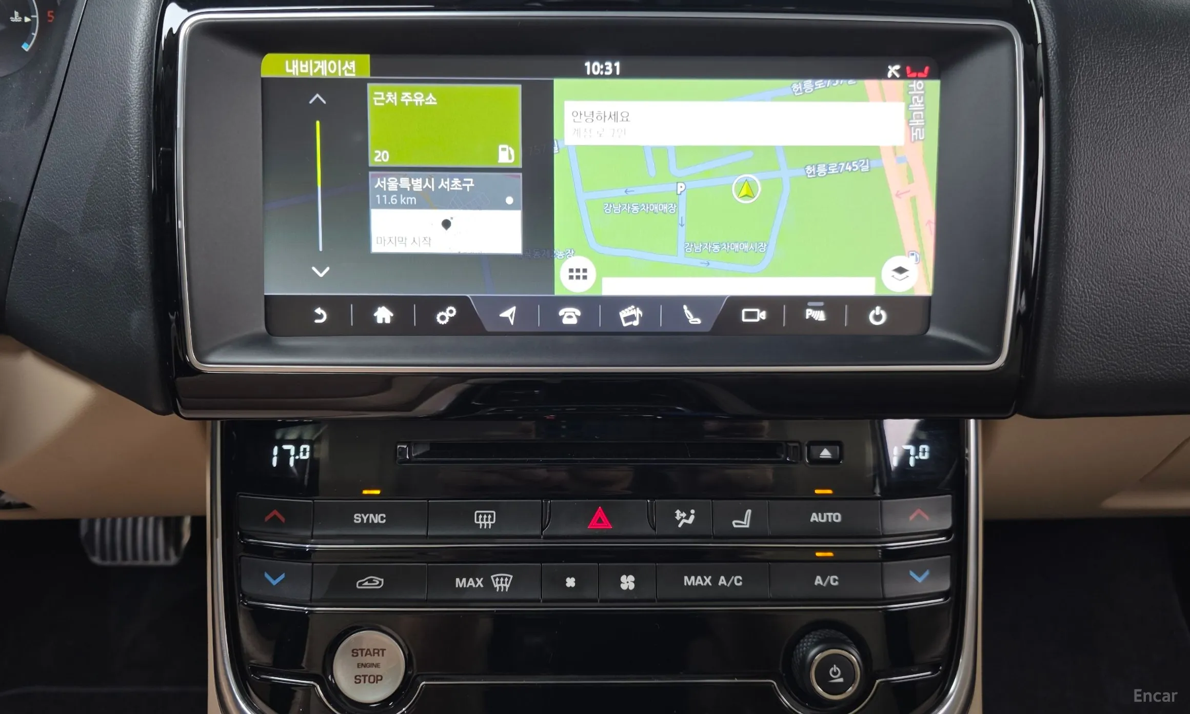 Jaguar XE превью 14