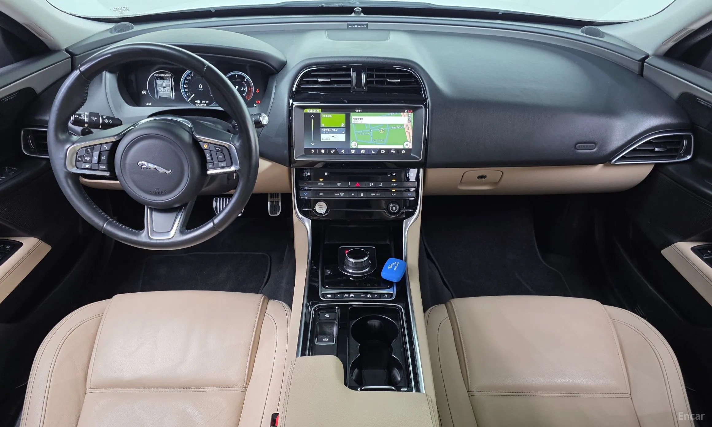 Jaguar XE превью 7