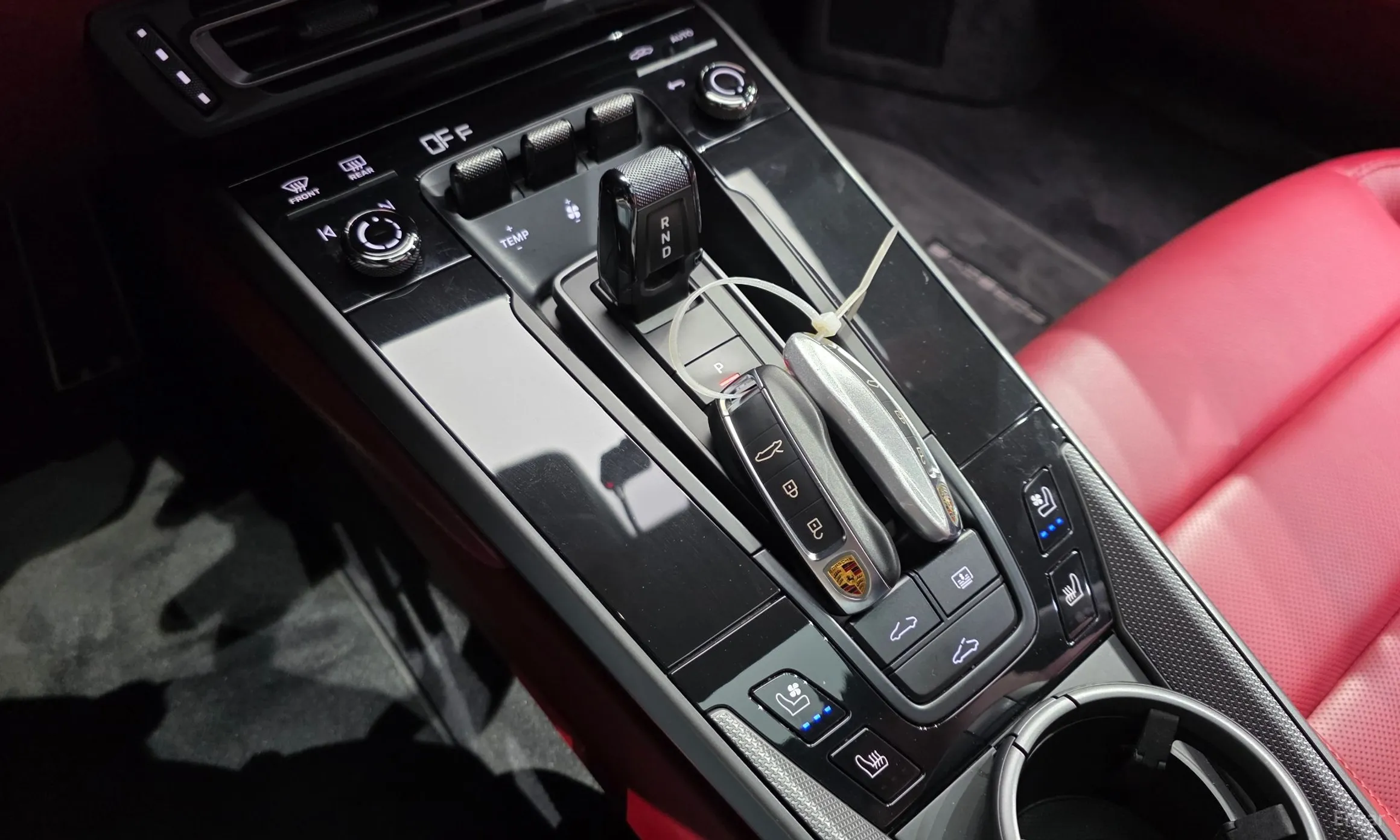 Porsche 911 (992) превью 9