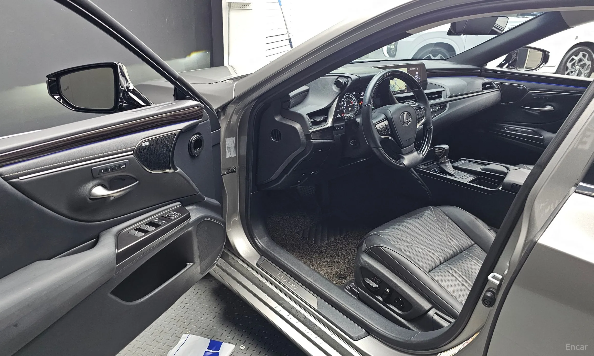 Lexus ES300h 7th Generation превью 10