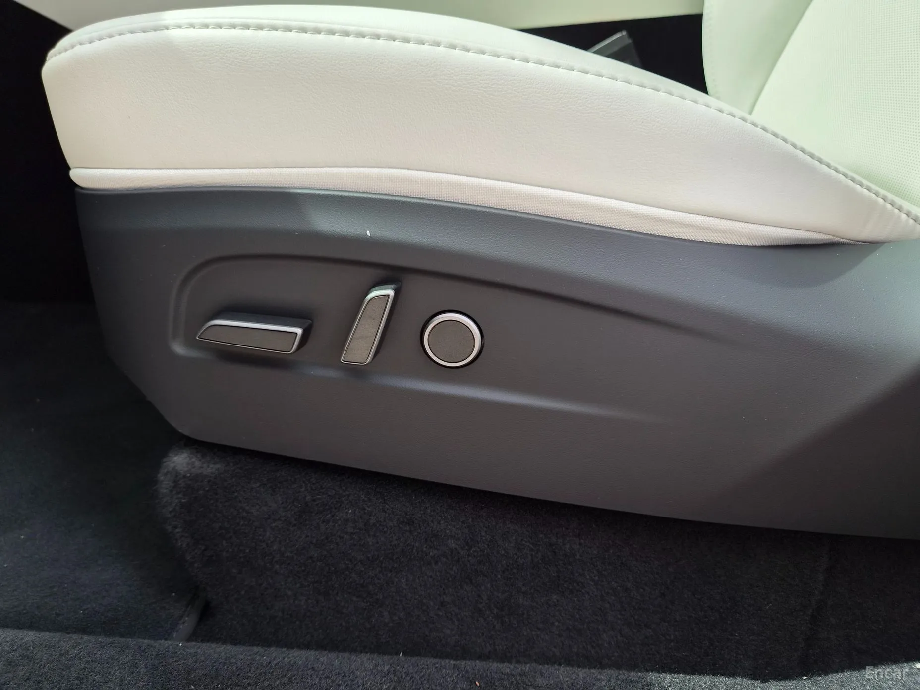 Tesla Model Y превью 16