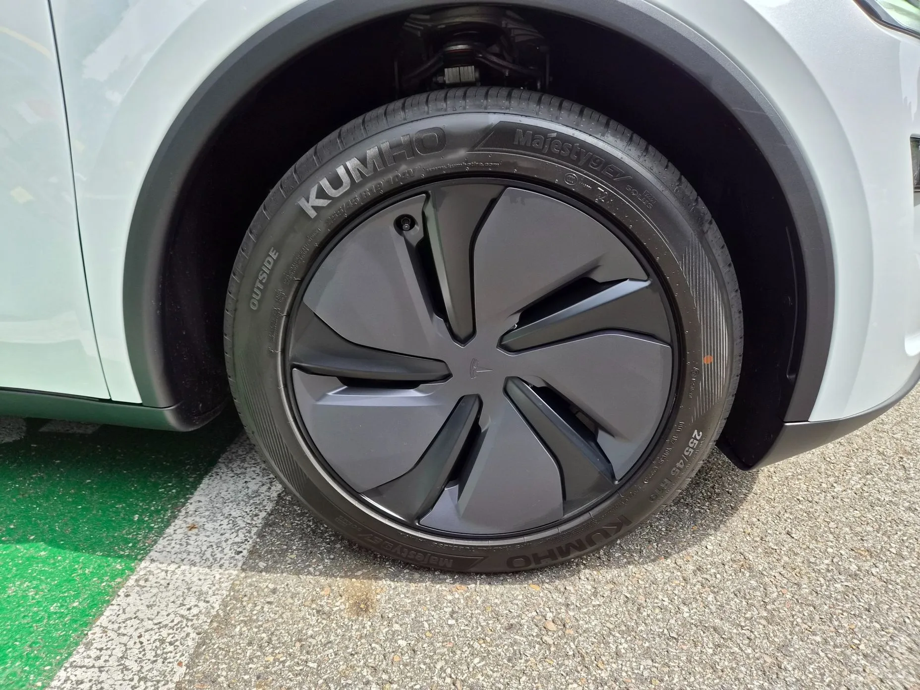 Tesla Model Y превью 20