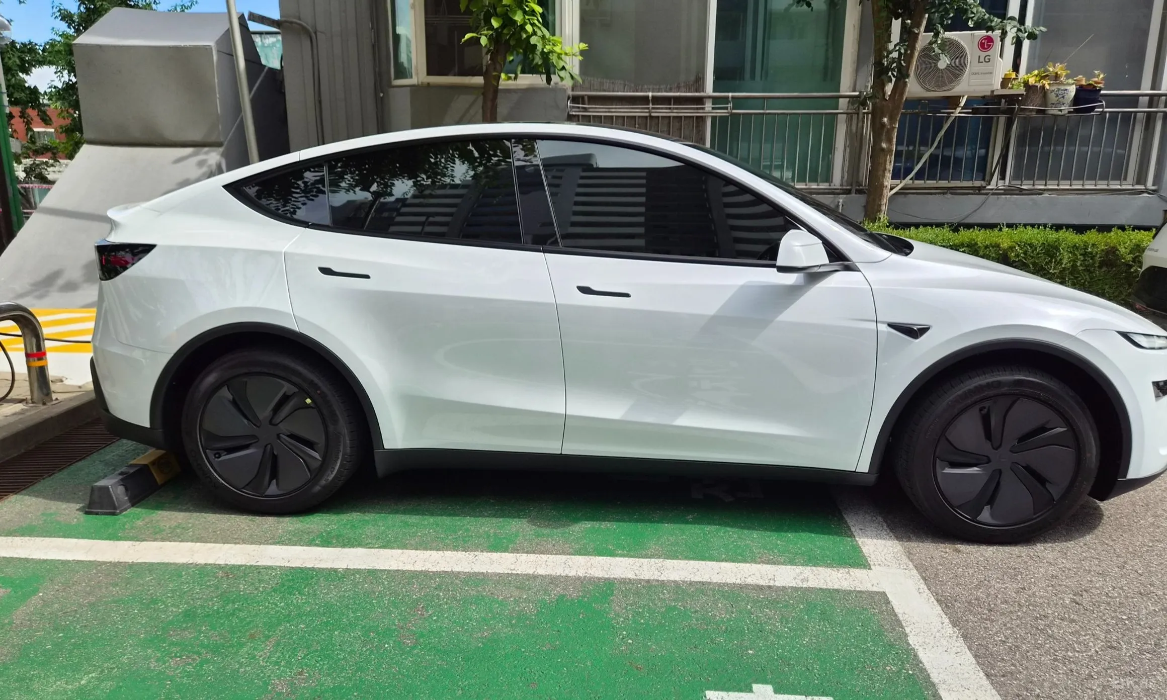 Tesla Model Y превью 3