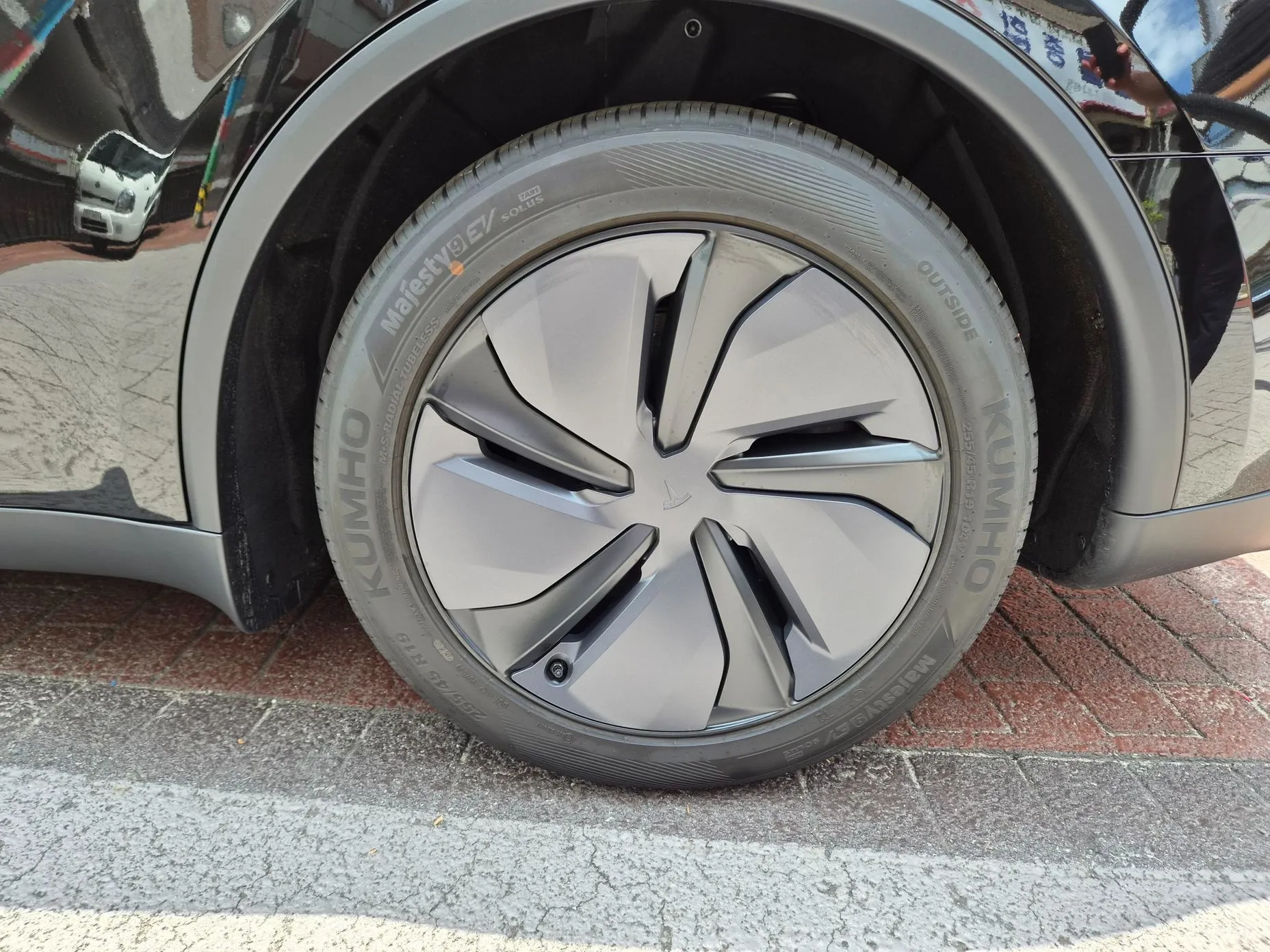 Tesla Model Y превью 16