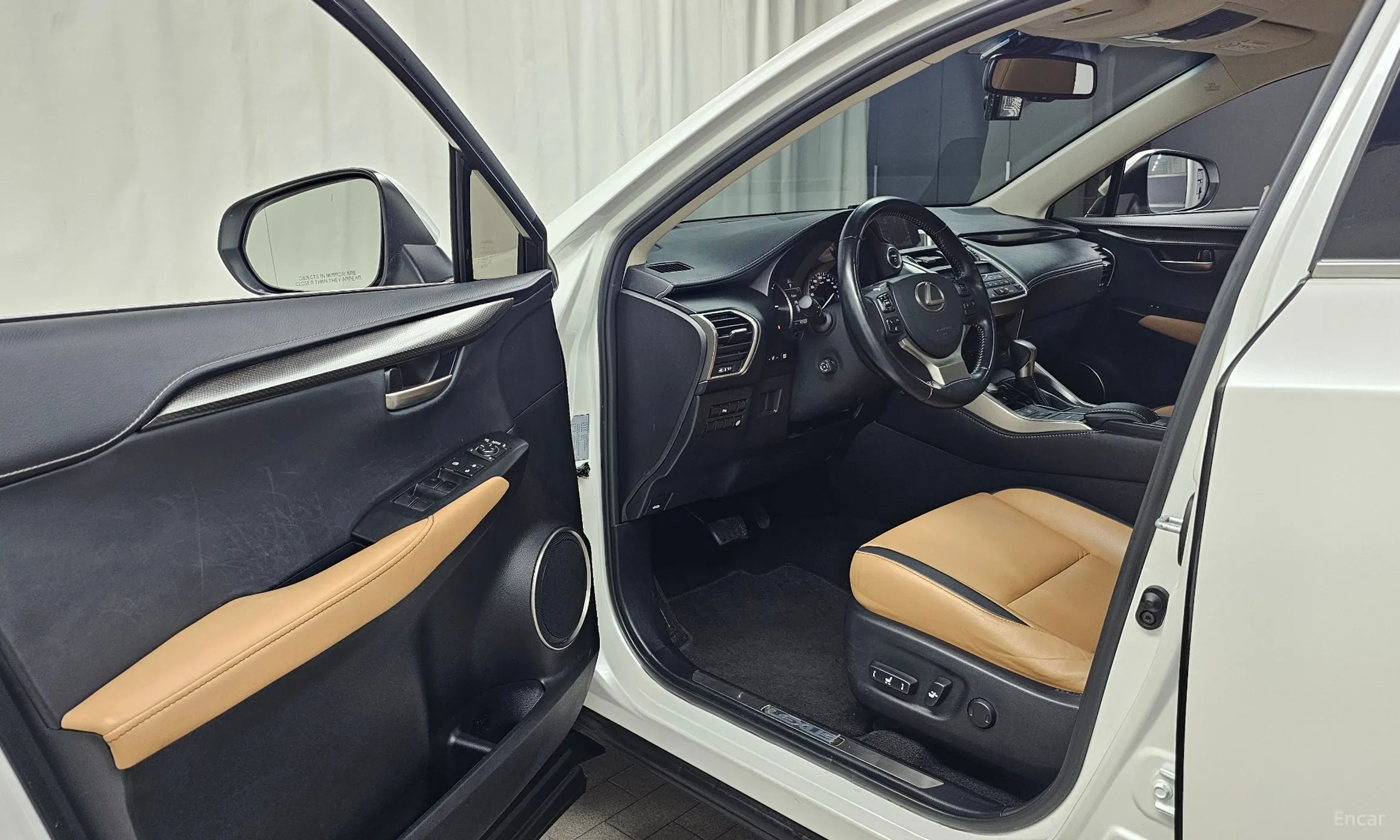 Lexus NX300h превью 10