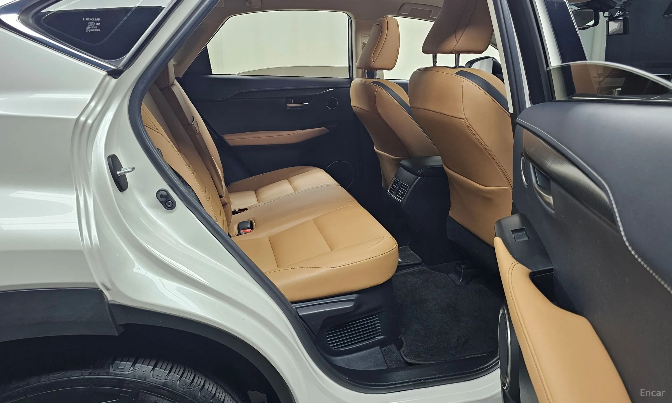 Lexus NX300h превью 11