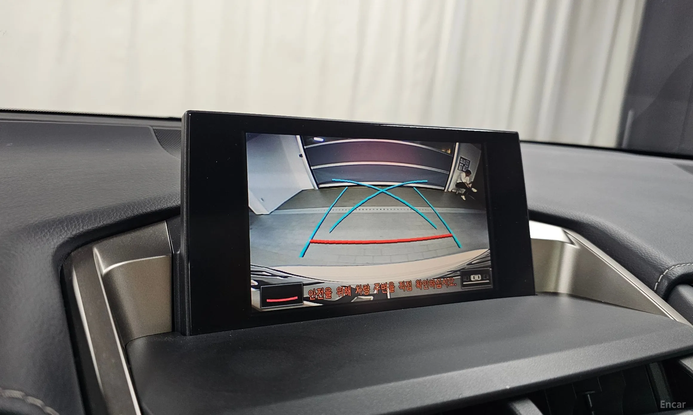 Lexus NX300h превью 14