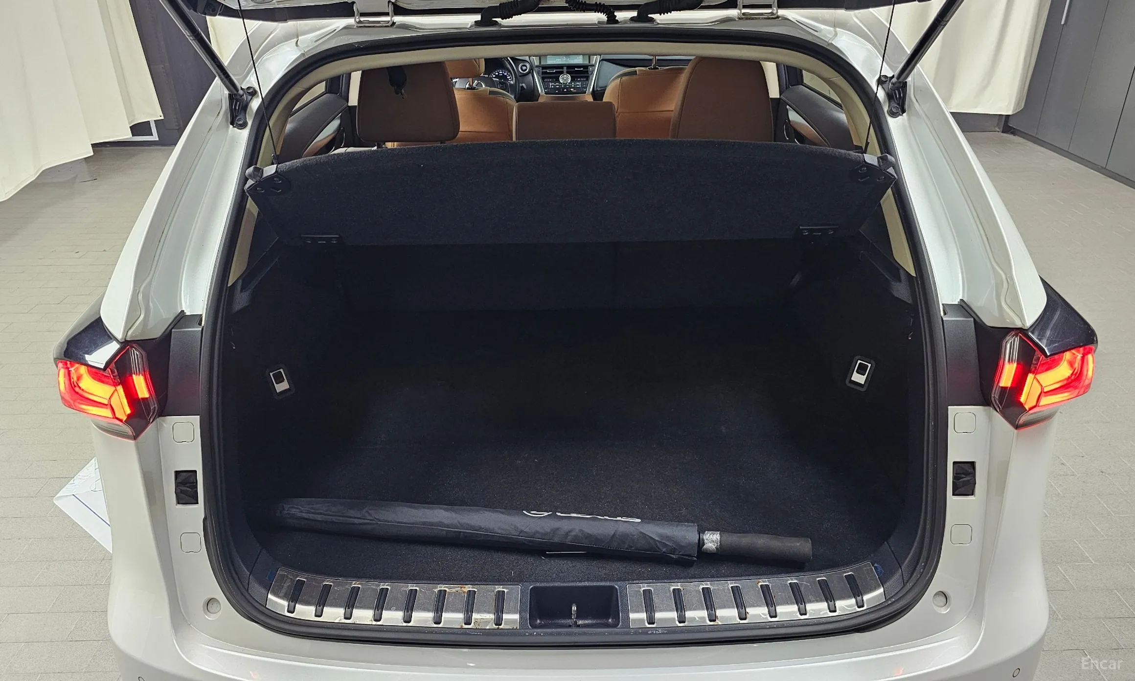 Lexus NX300h превью 17