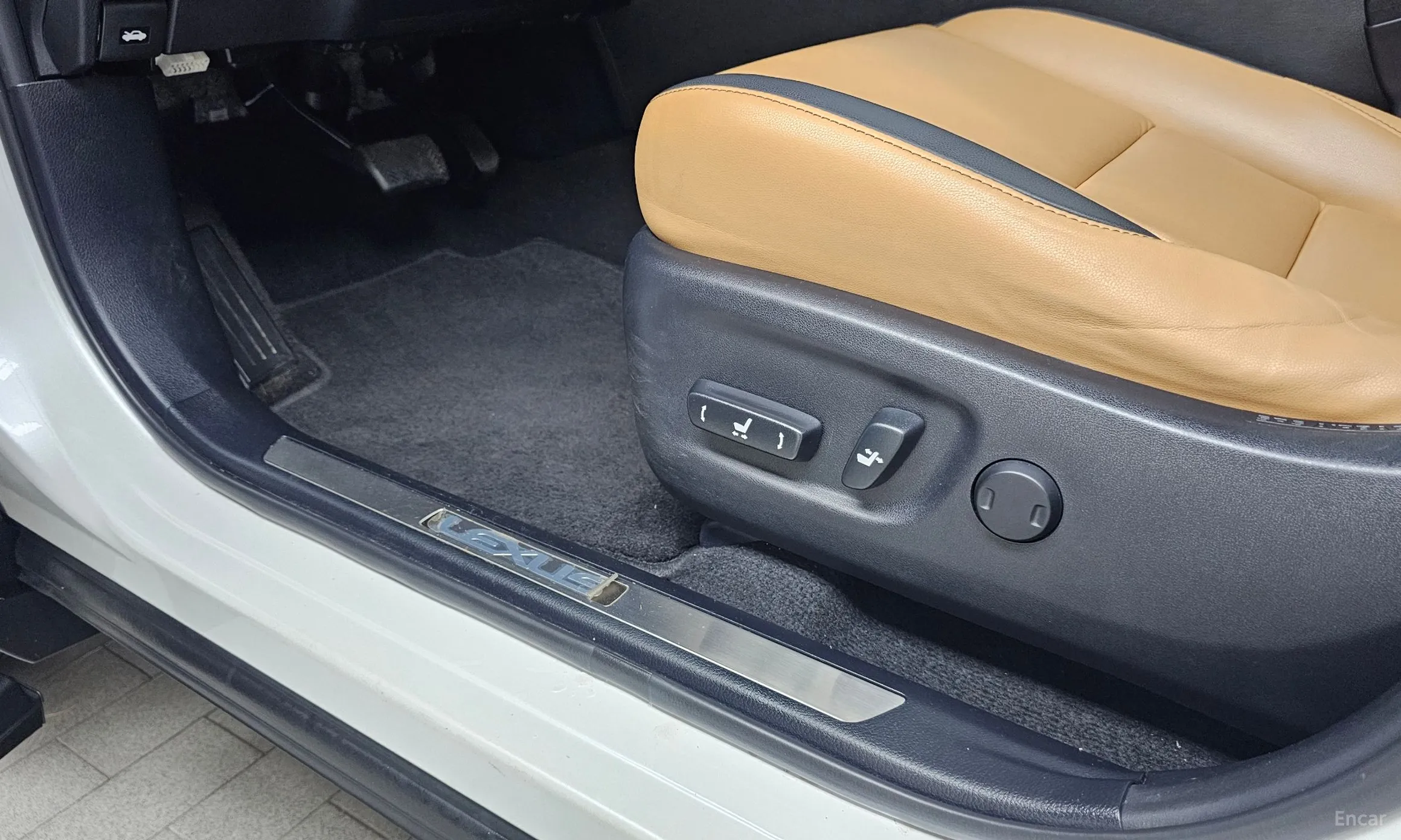Lexus NX300h превью 18