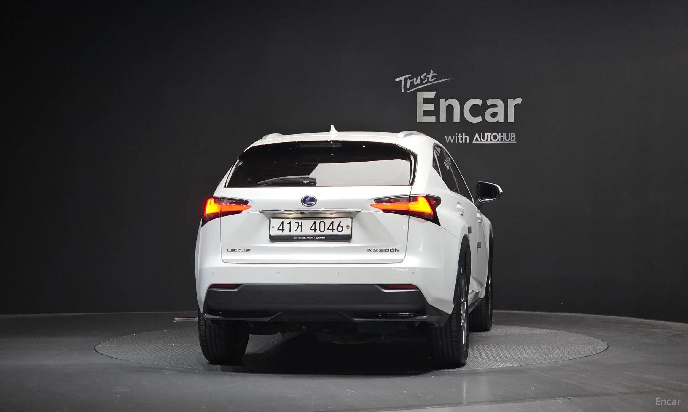 Lexus NX300h превью 4