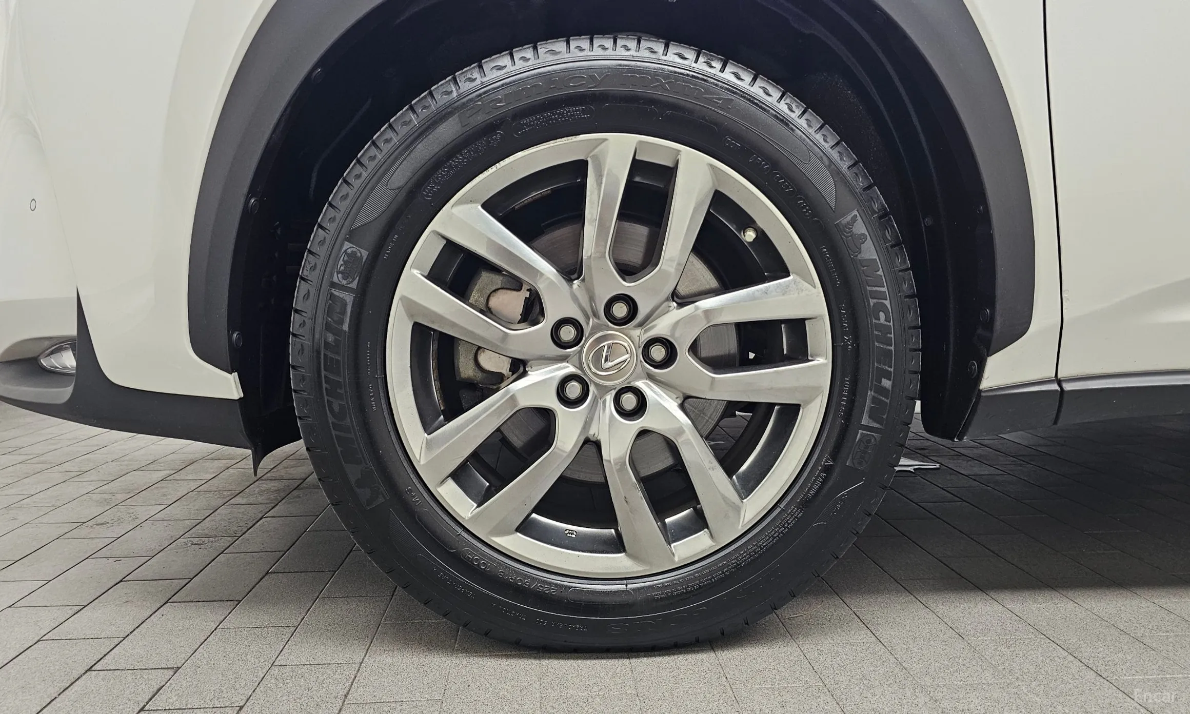 Lexus NX300h превью 5