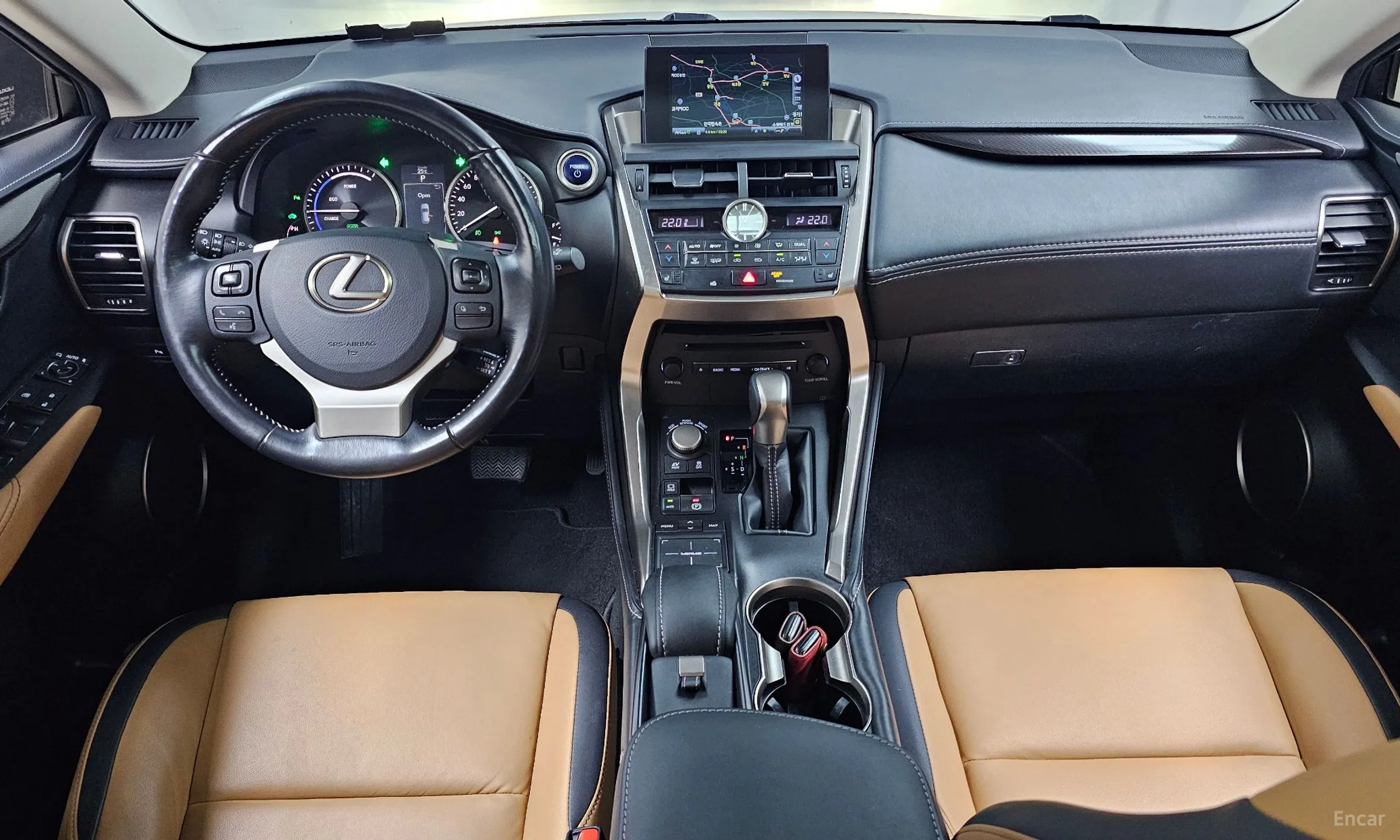 Lexus NX300h превью 7