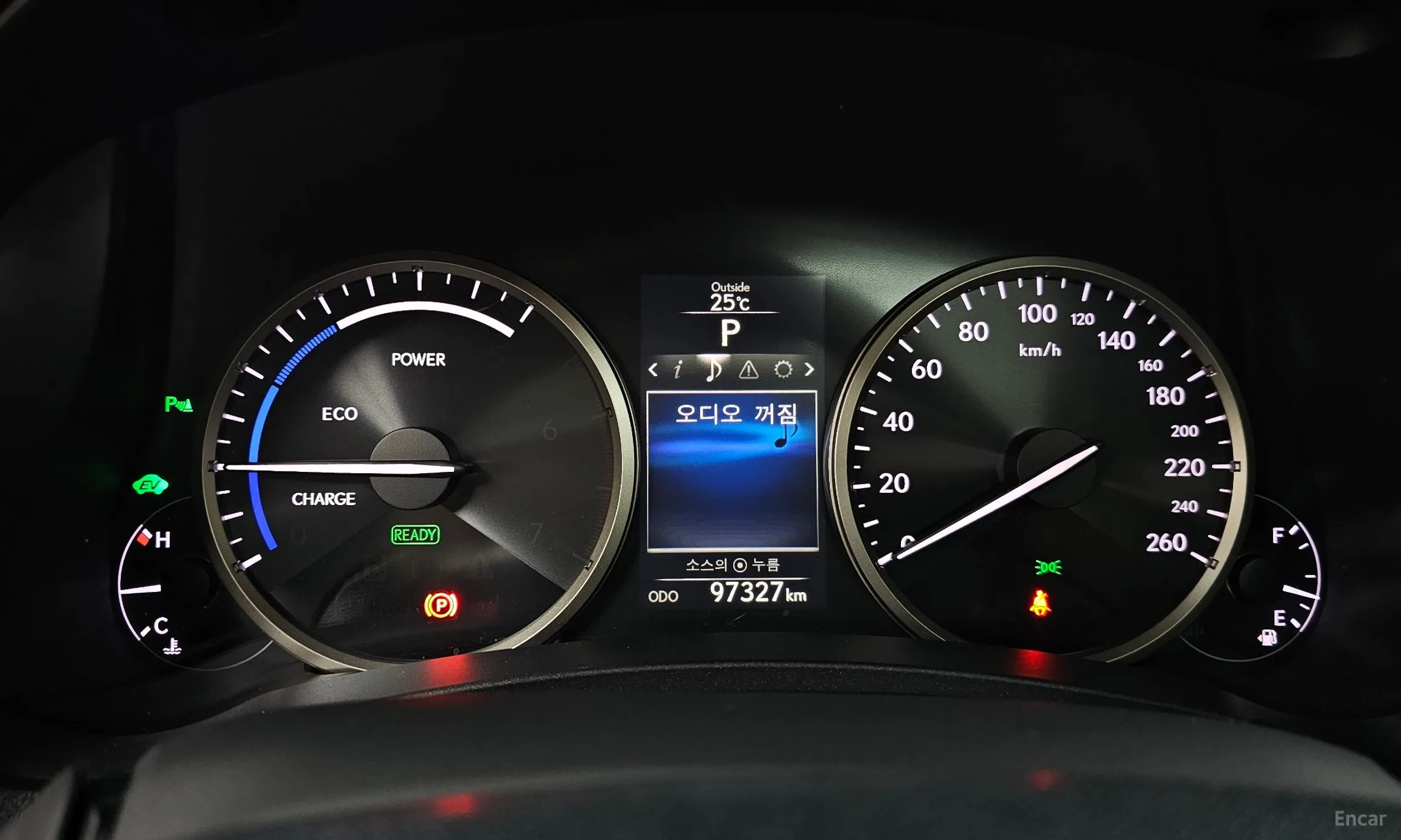 Lexus NX300h превью 8