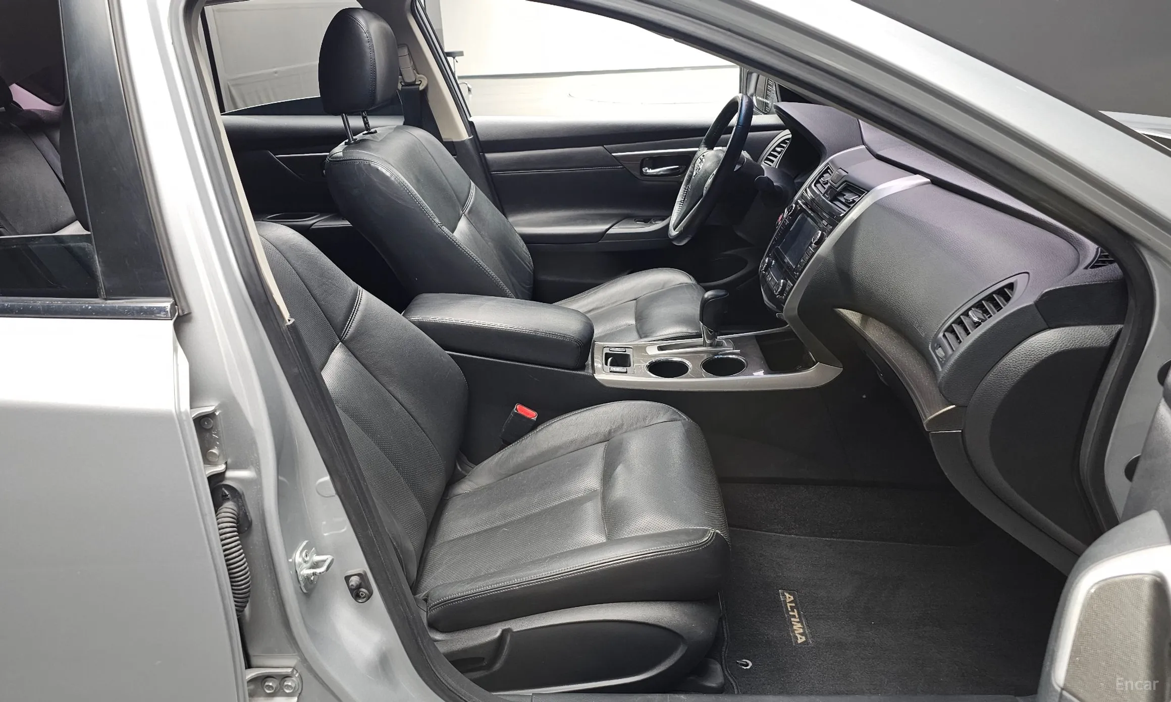 Nissan Altima превью 10