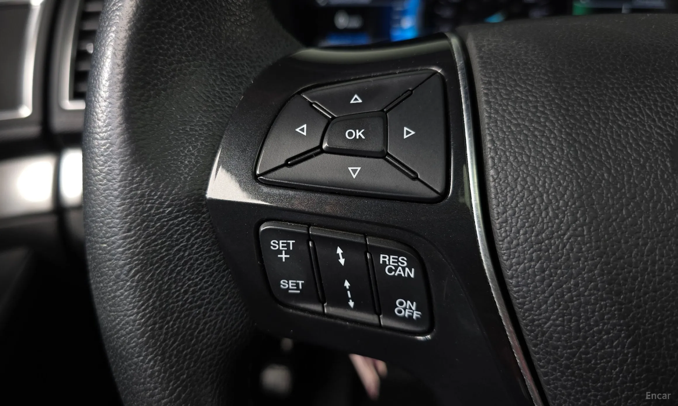 Ford Explorer превью 16