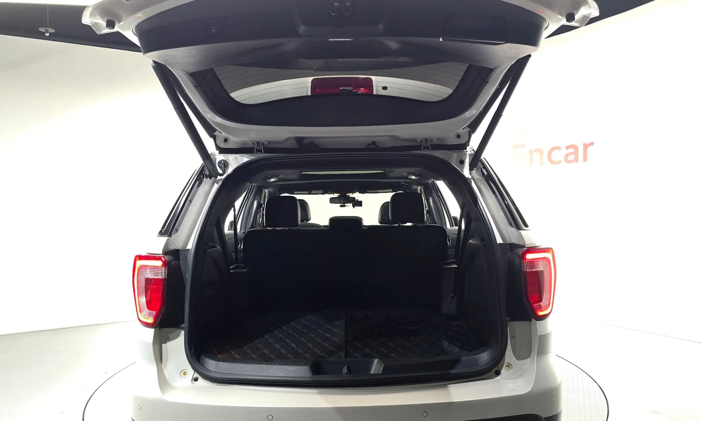 Ford Explorer превью 19
