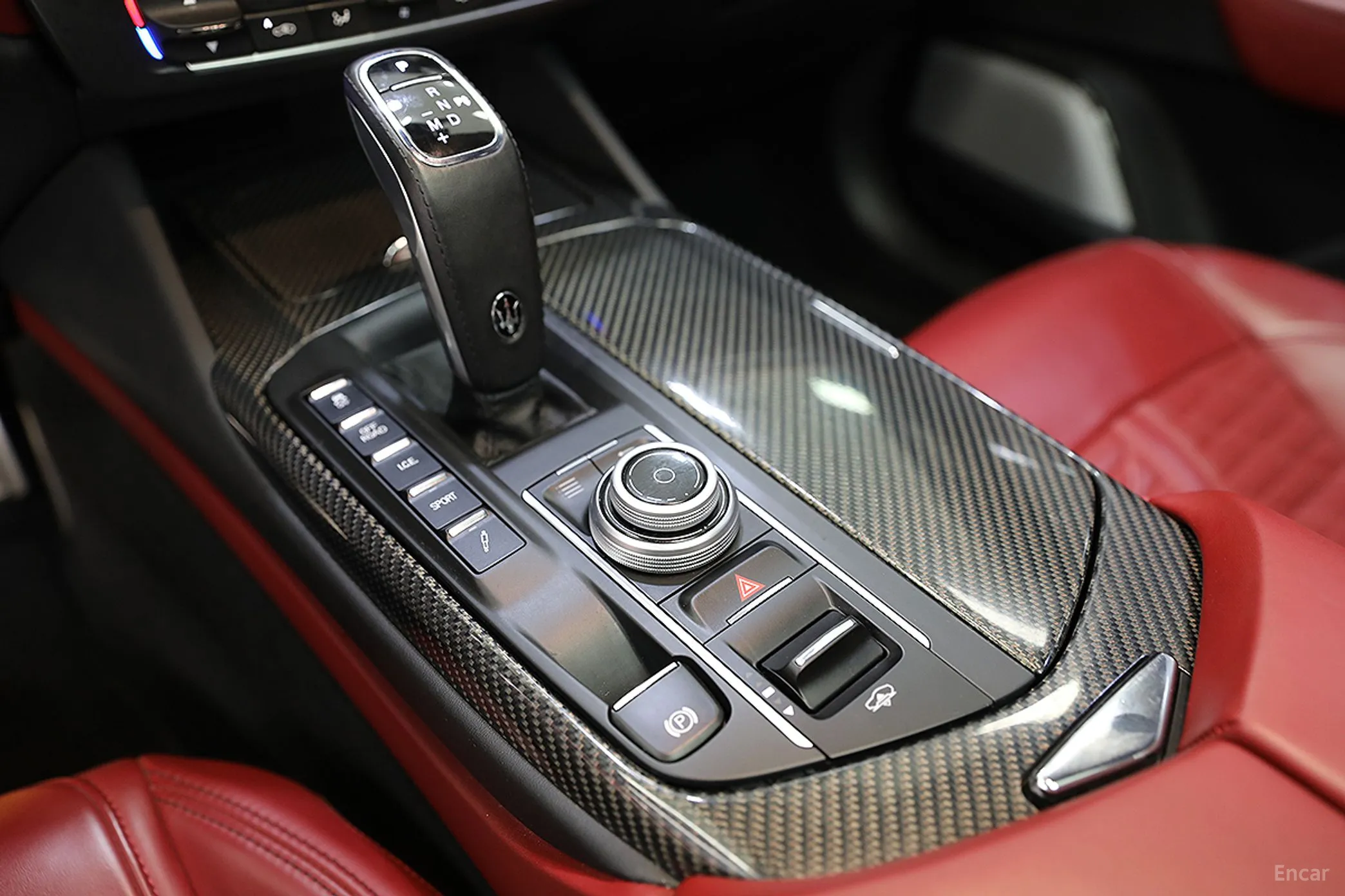 Maserati Levante превью 18