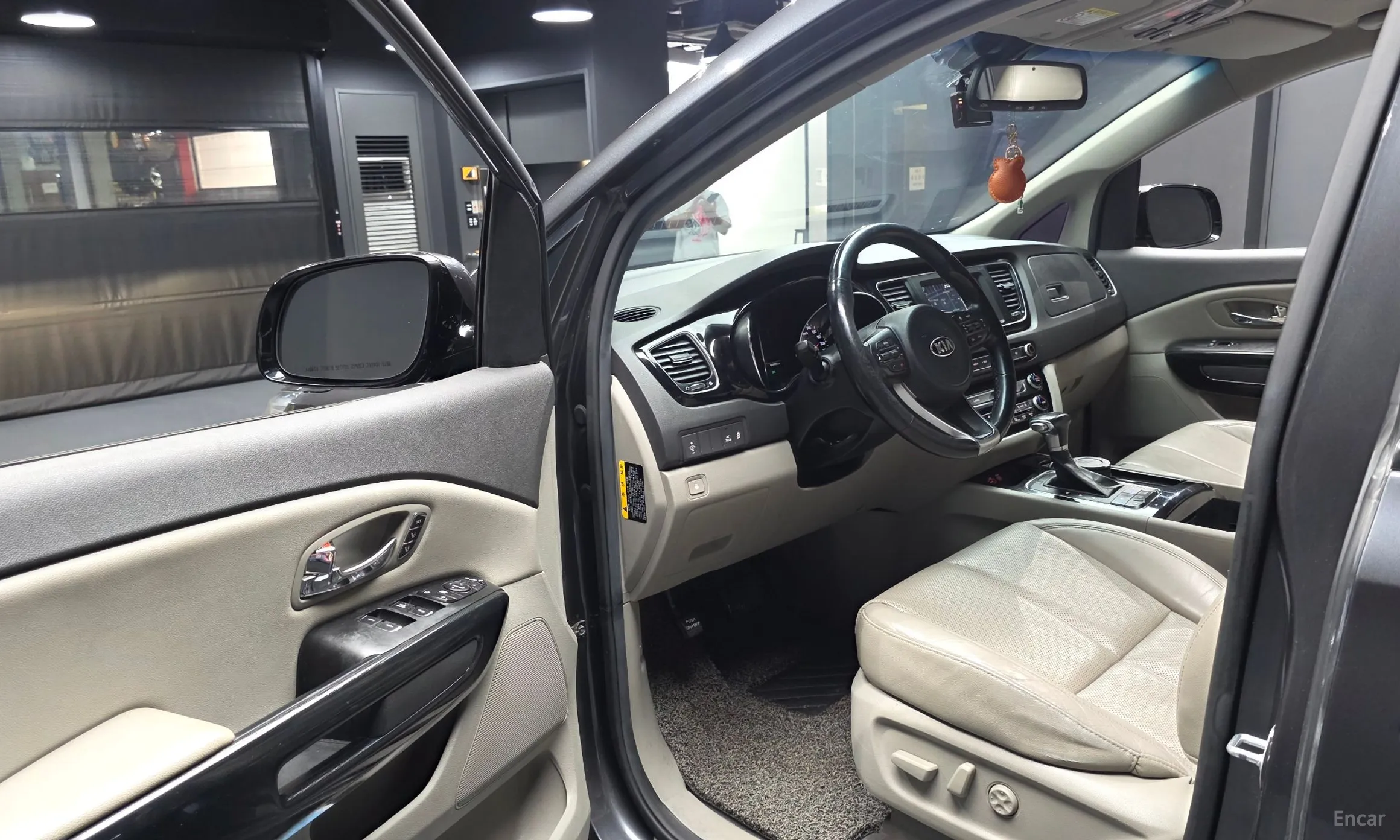 Kia Carnival превью 10