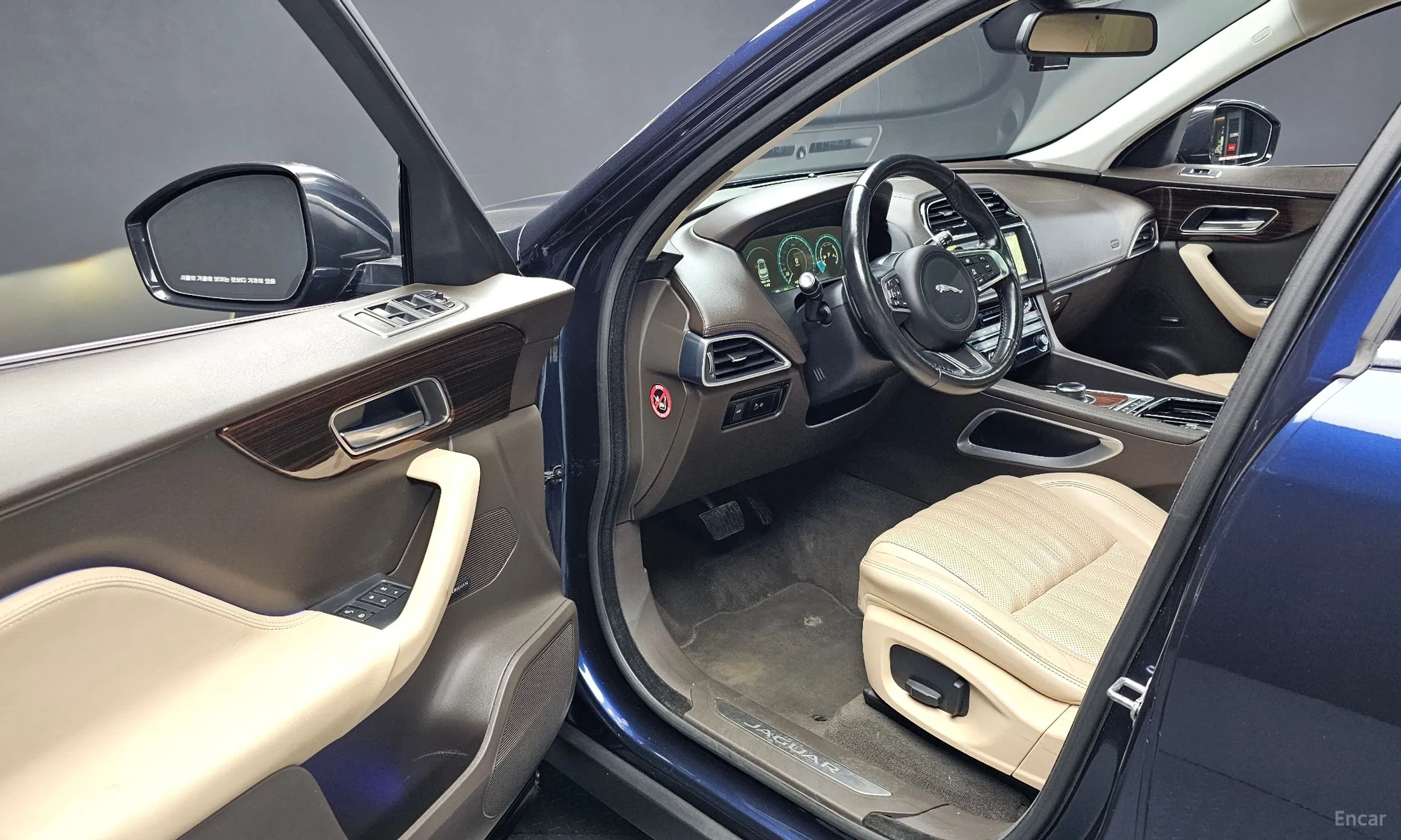 Jaguar F-PACE превью 10