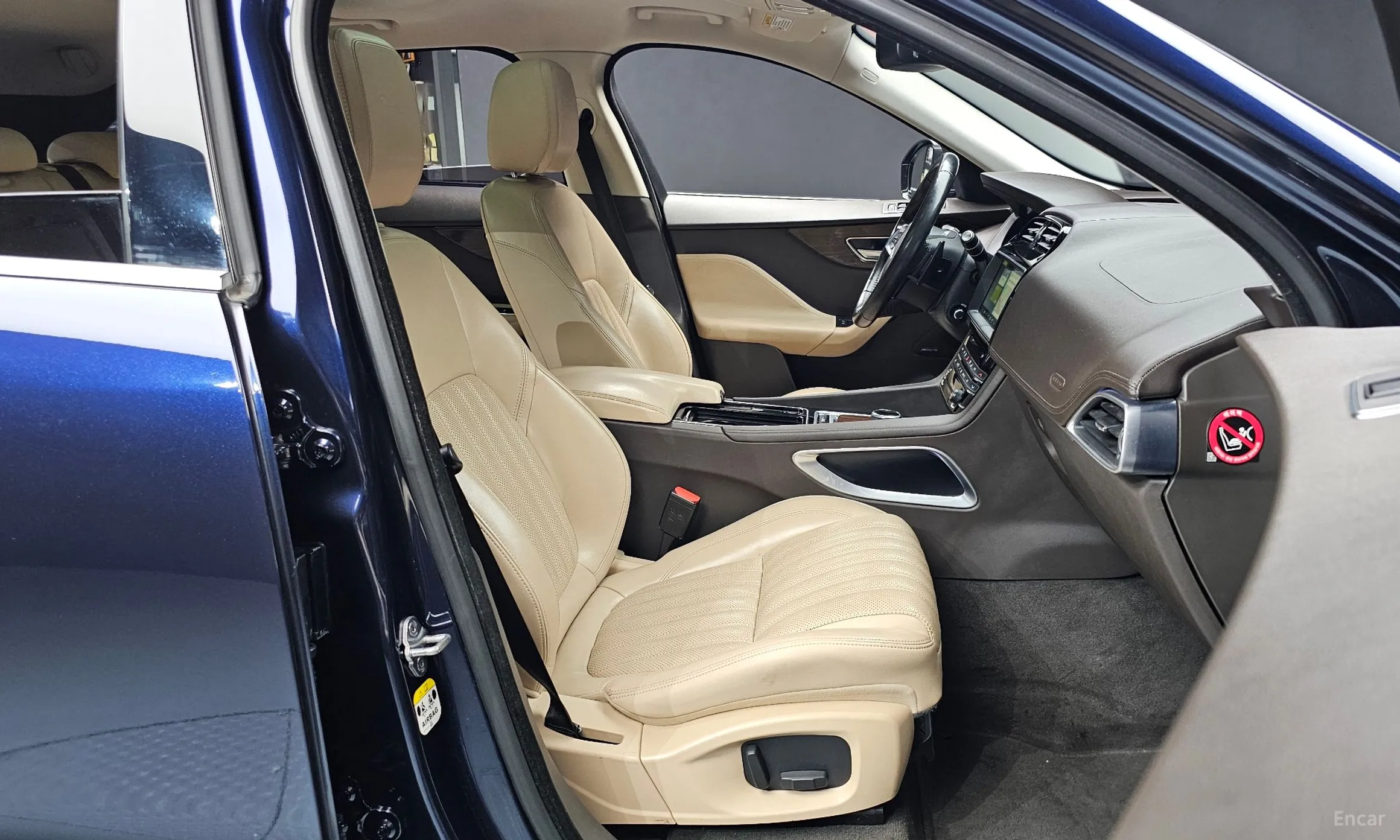 Jaguar F-PACE превью 11