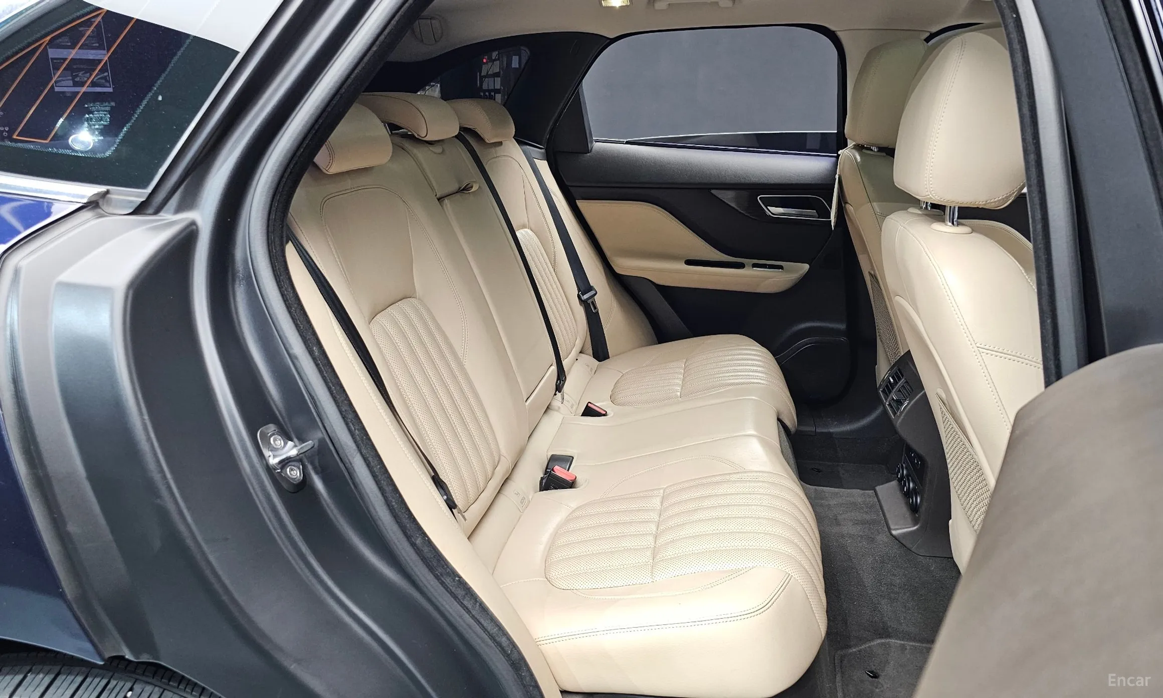 Jaguar F-PACE превью 12