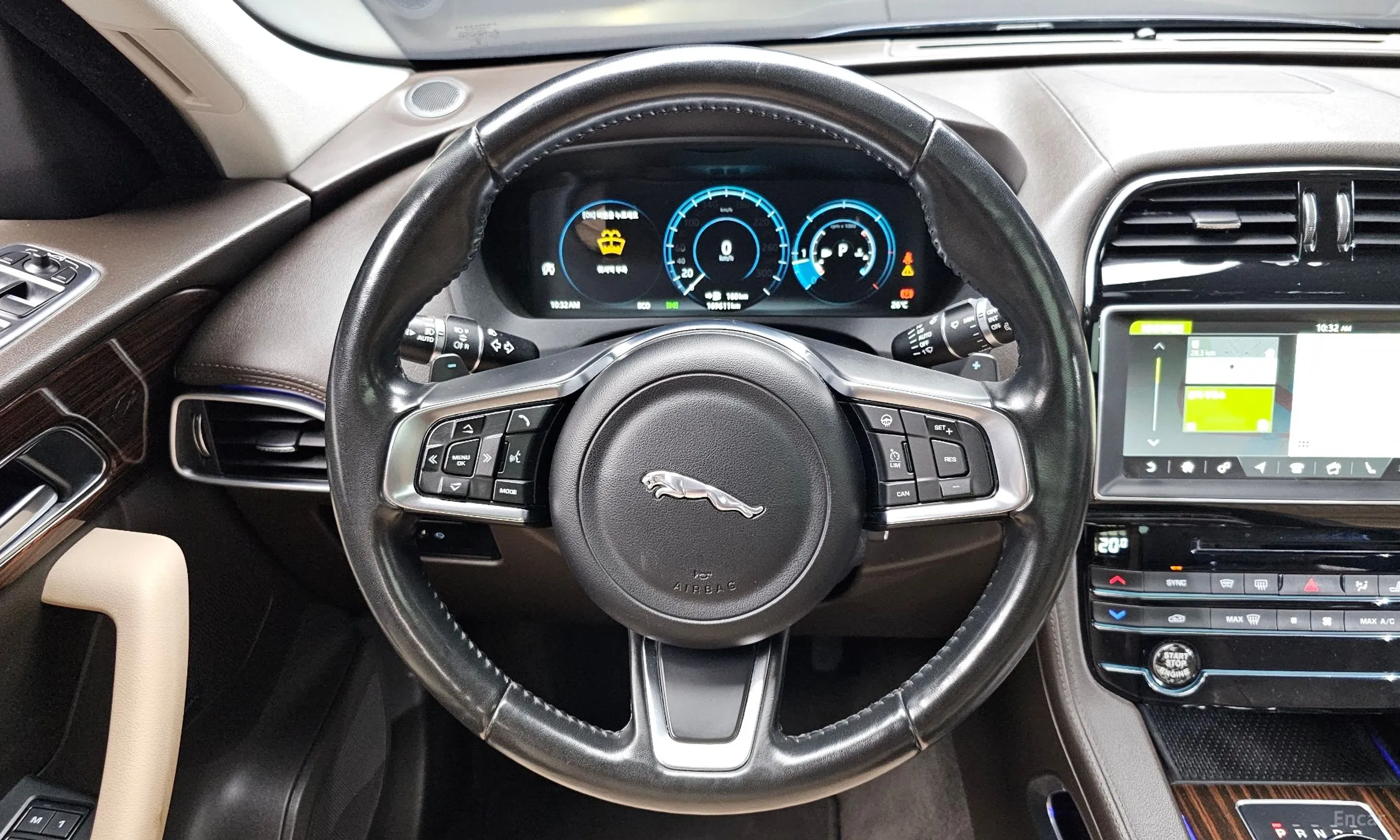Jaguar F-PACE превью 13