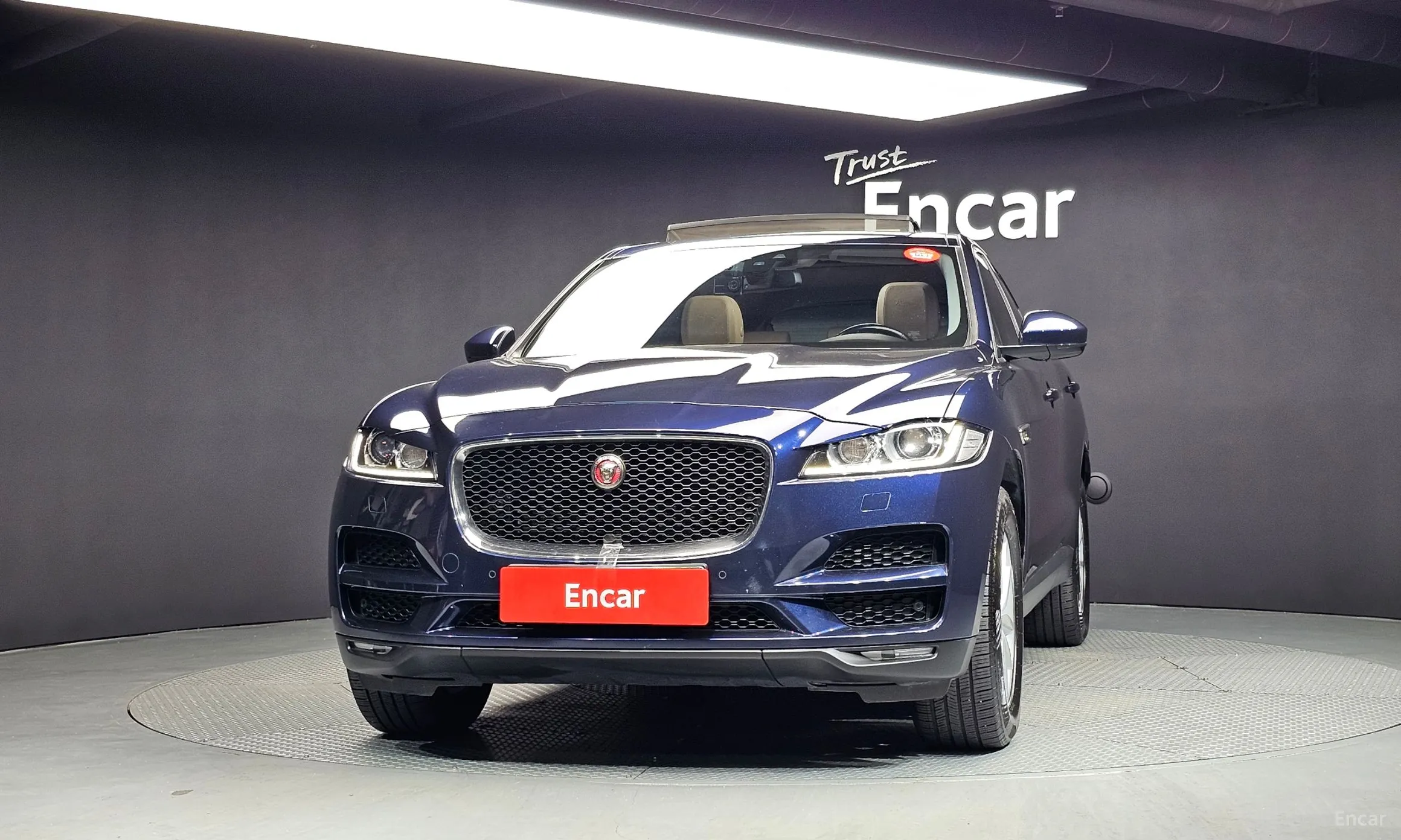 Jaguar F-PACE превью 3