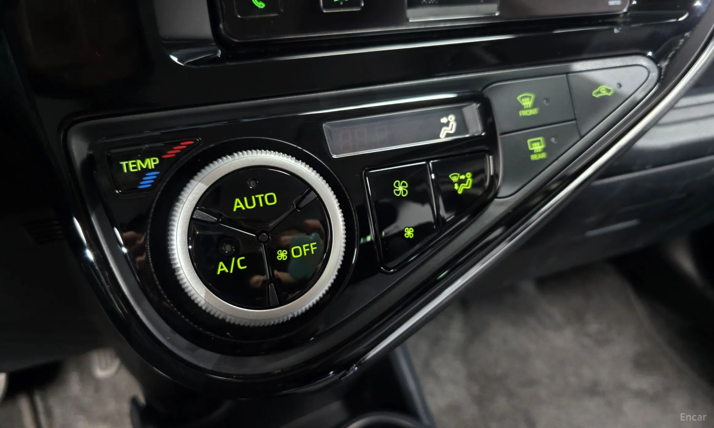 Toyota Prius C превью 16