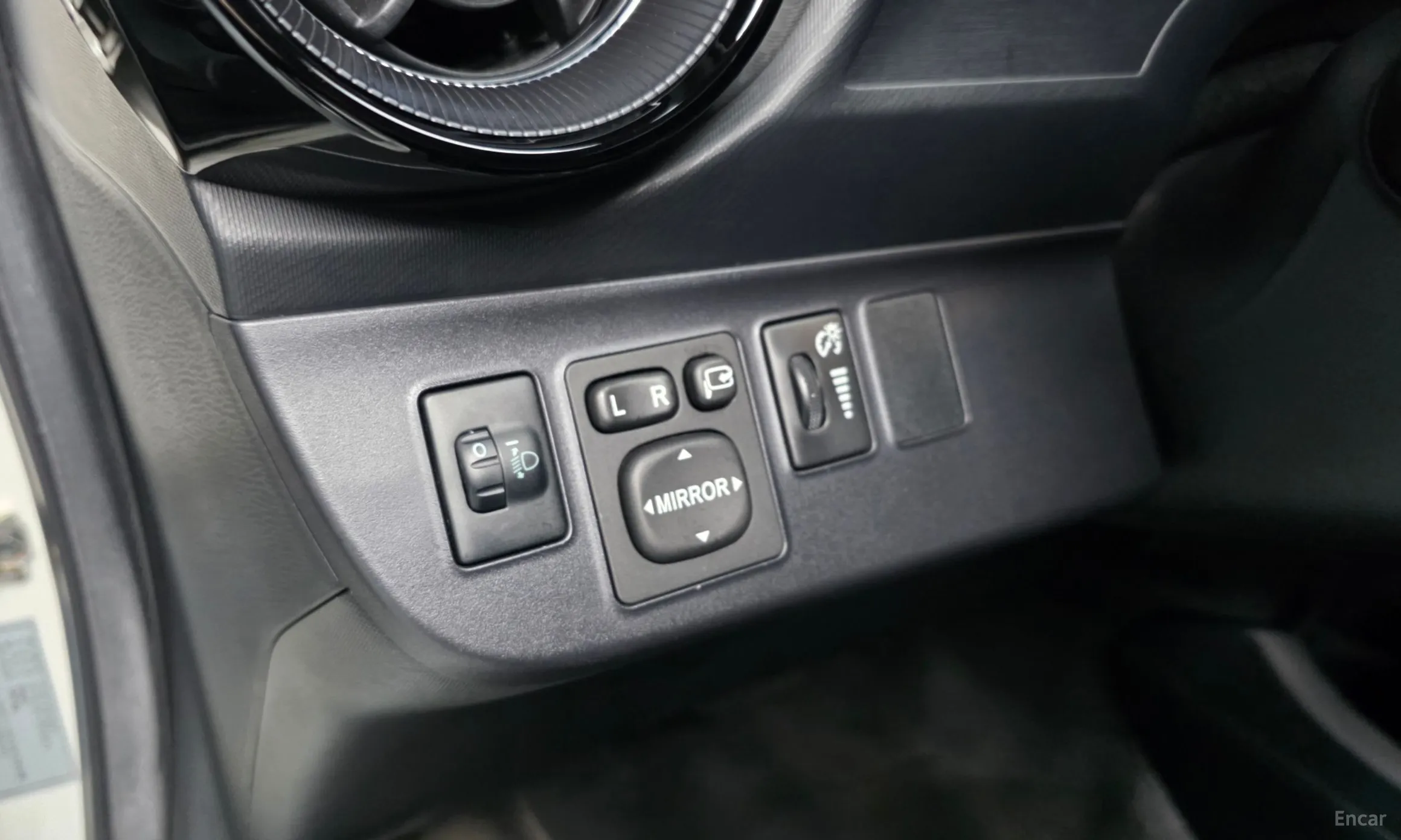 Toyota Prius C превью 18