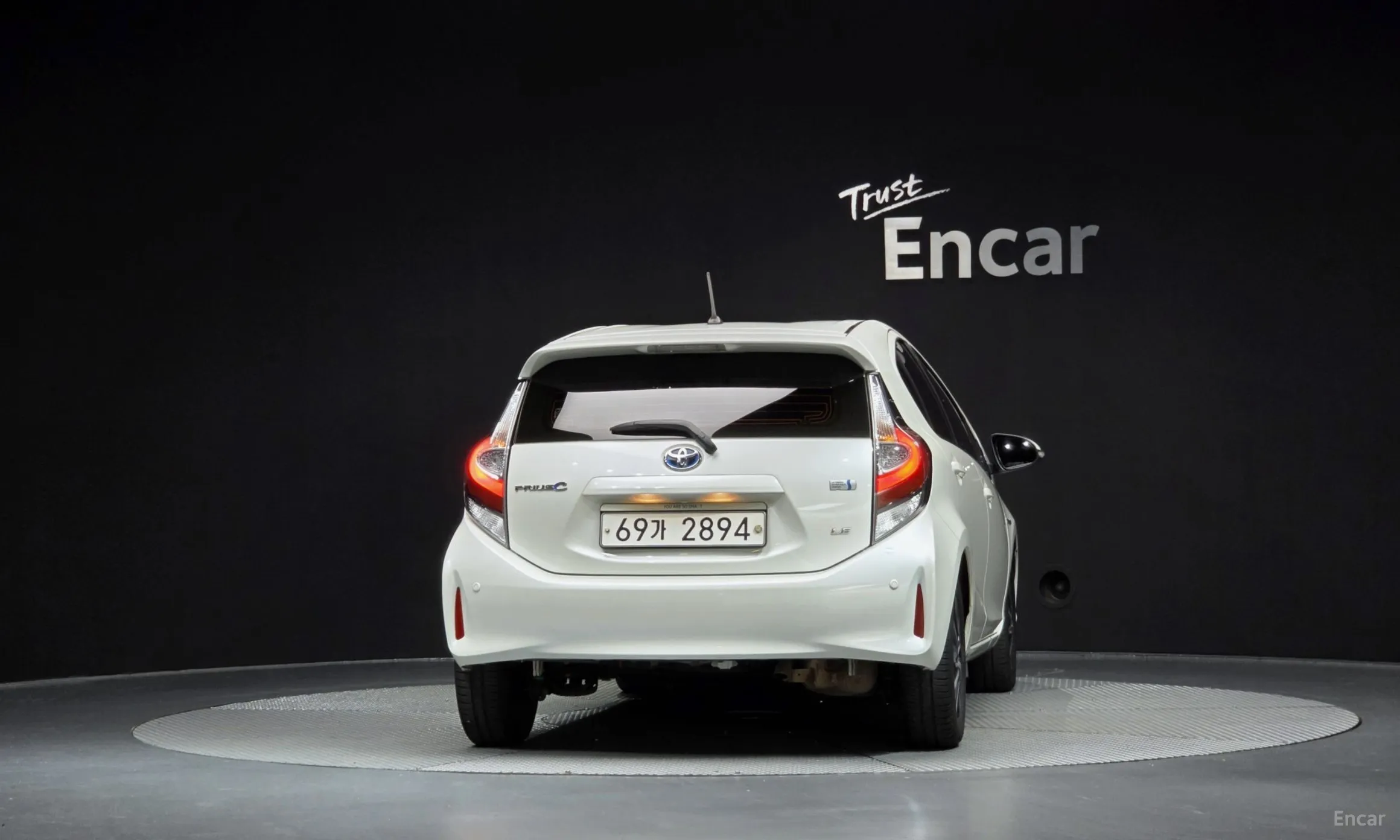 Toyota Prius C превью 4