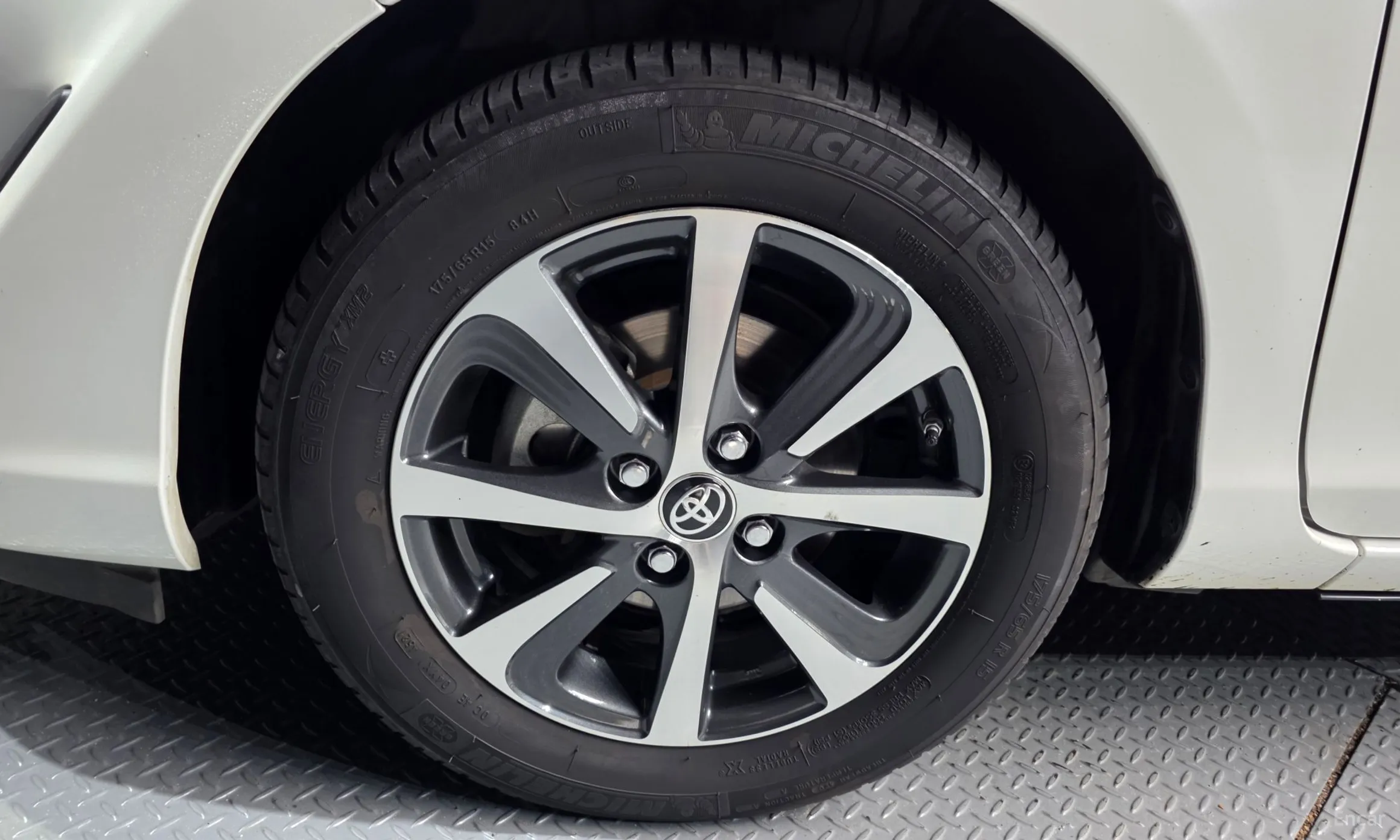 Toyota Prius C превью 5