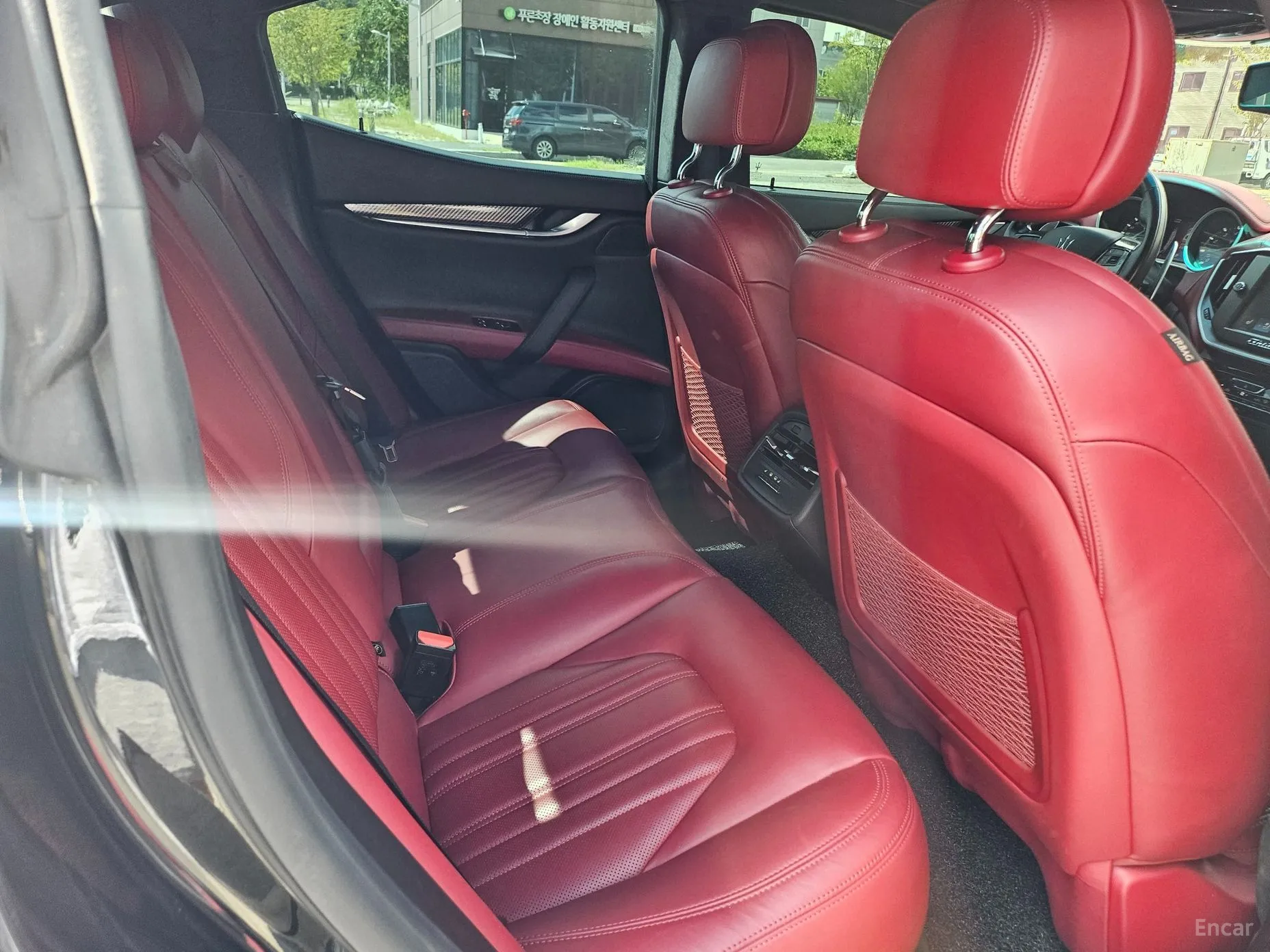 Maserati Ghibli превью 10