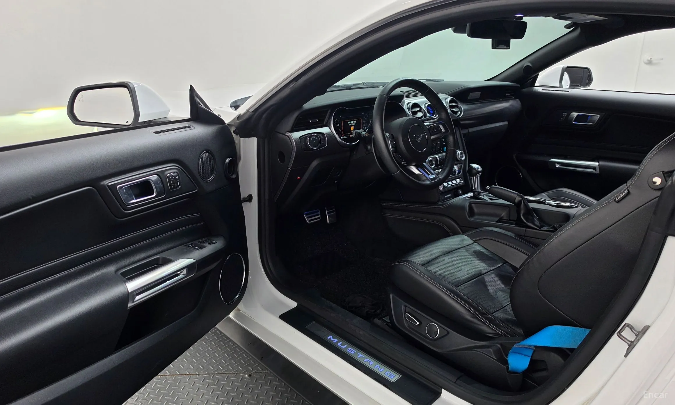 Ford Mustang превью 10