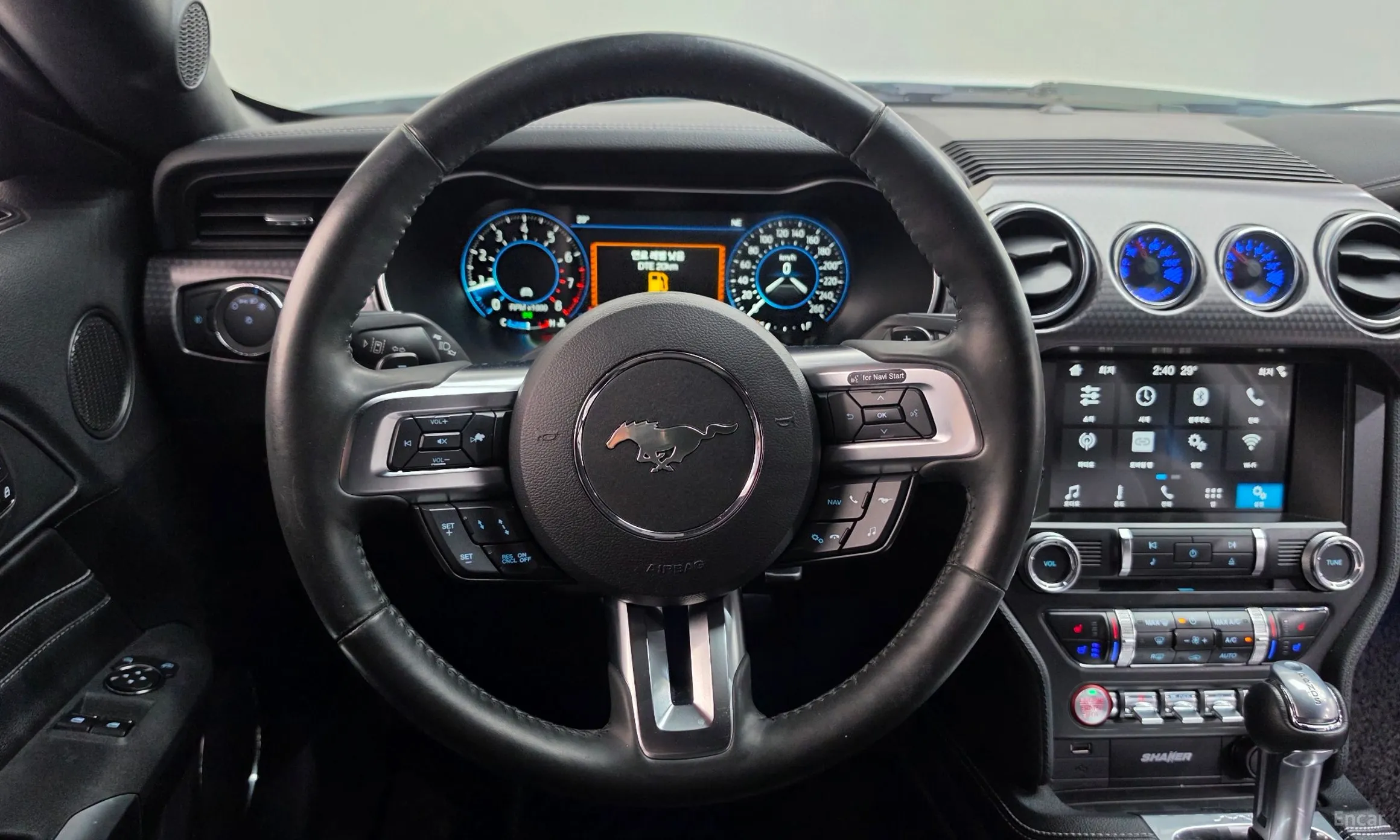 Ford Mustang превью 13
