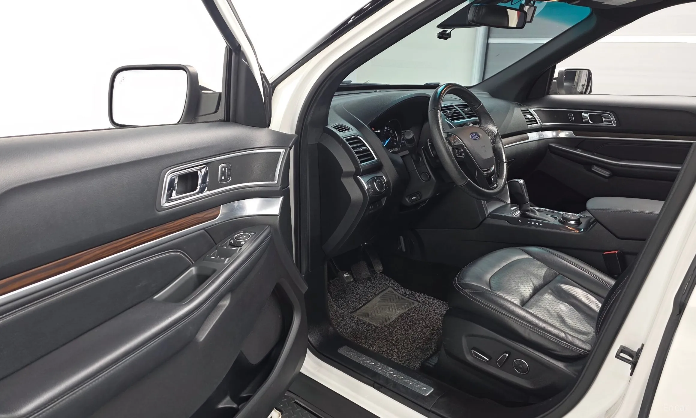 Ford Explorer превью 10