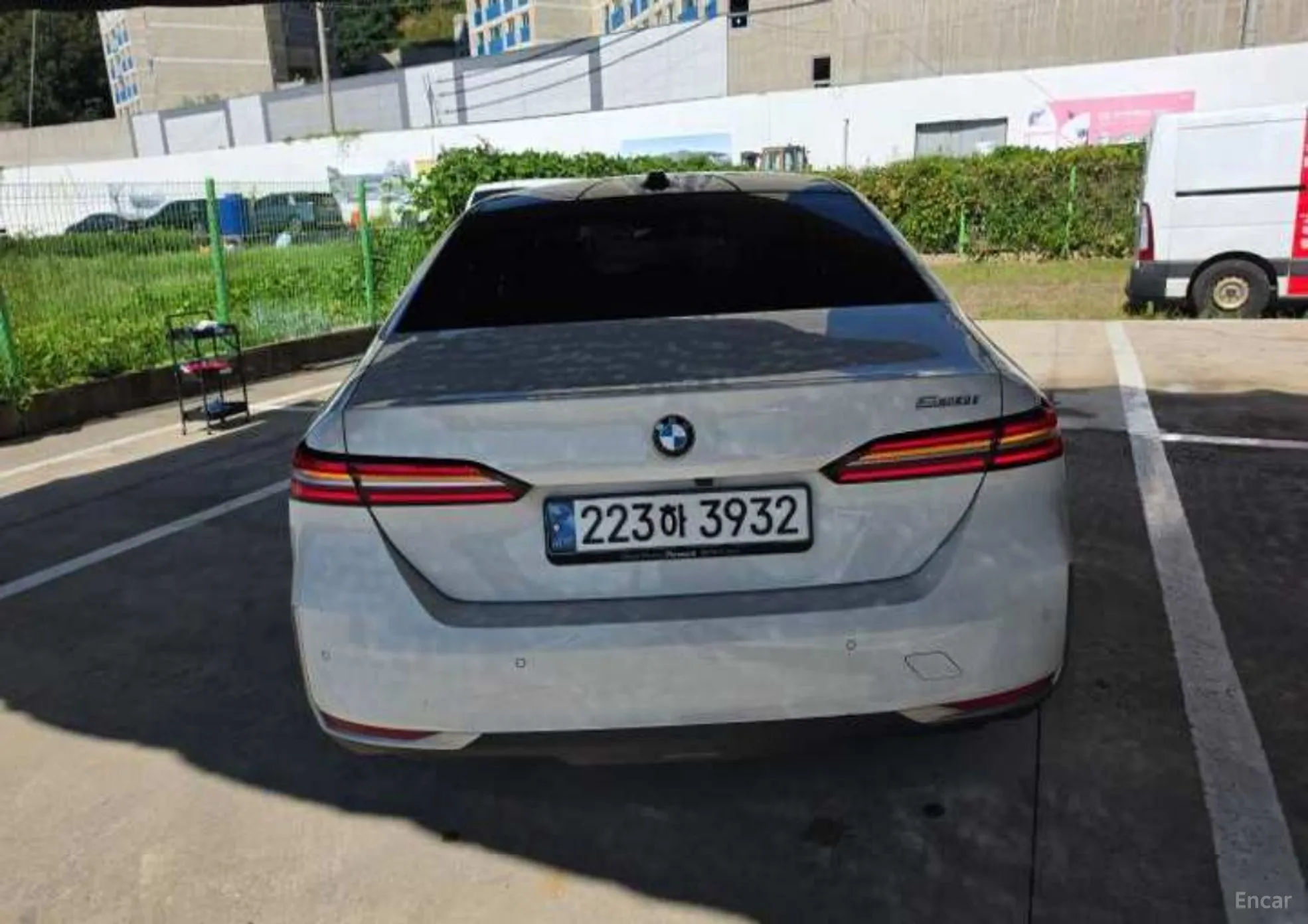 BMW 5 Series (G60) превью 3
