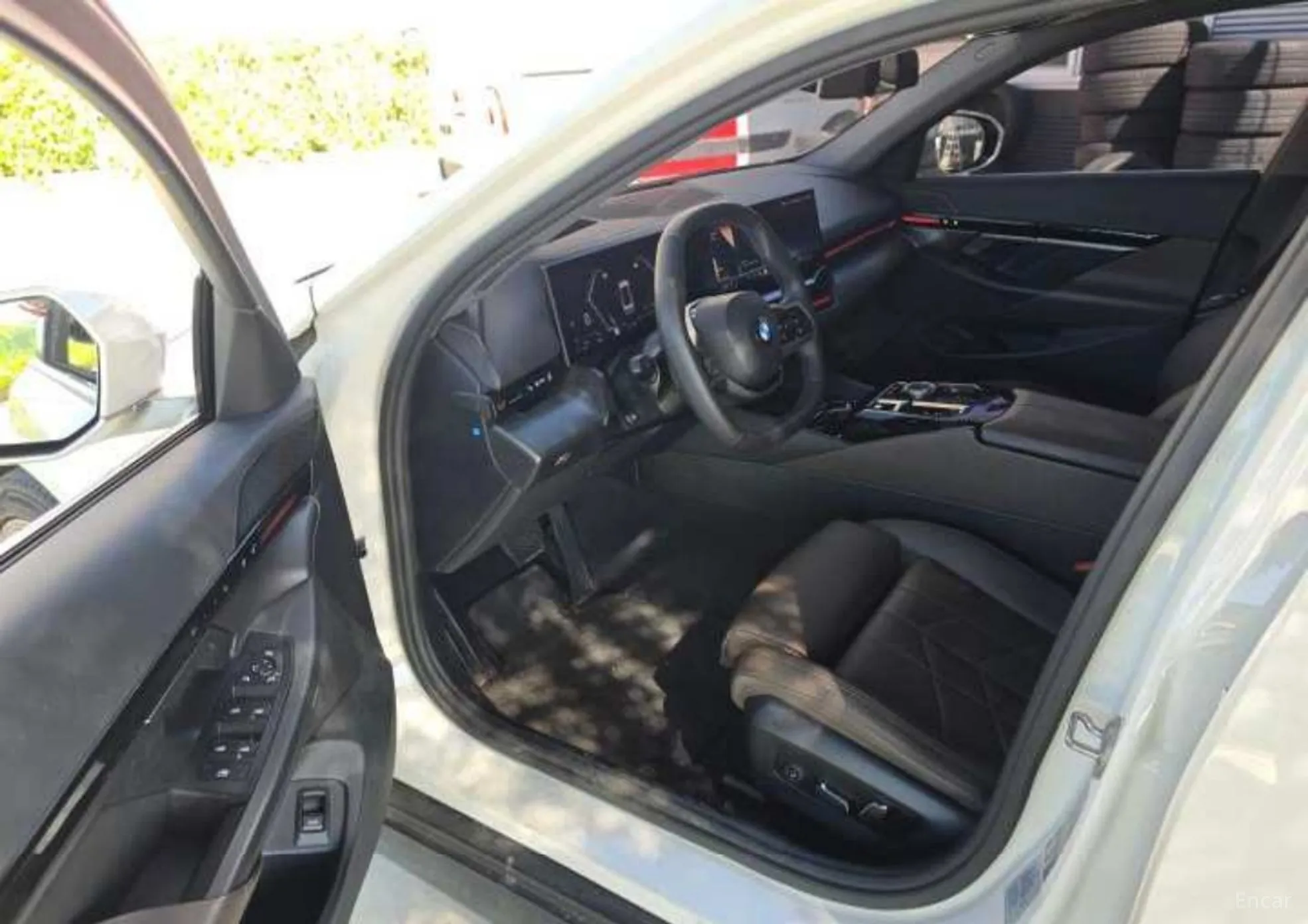 BMW 5 Series (G60) превью 4
