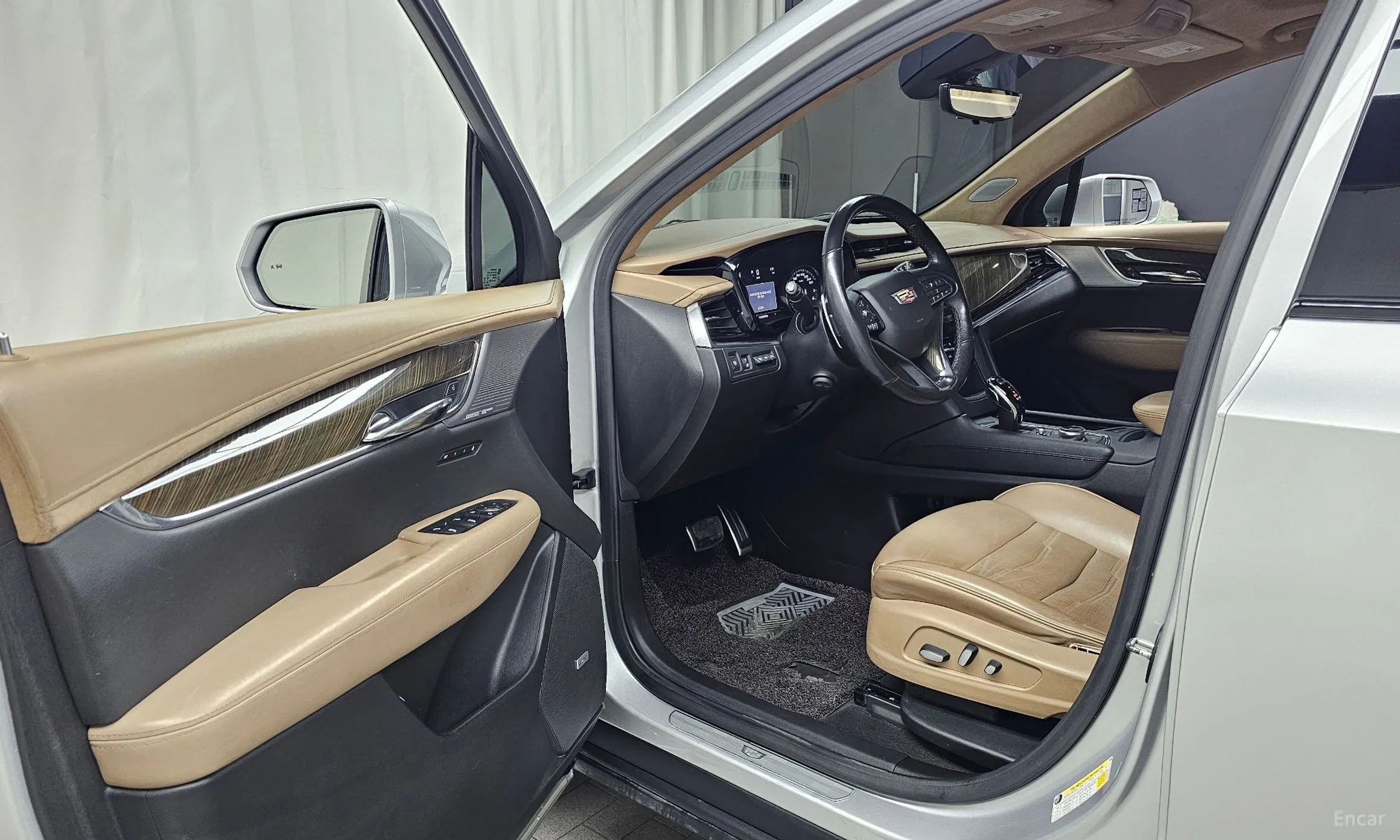 Cadillac XT6 превью 10