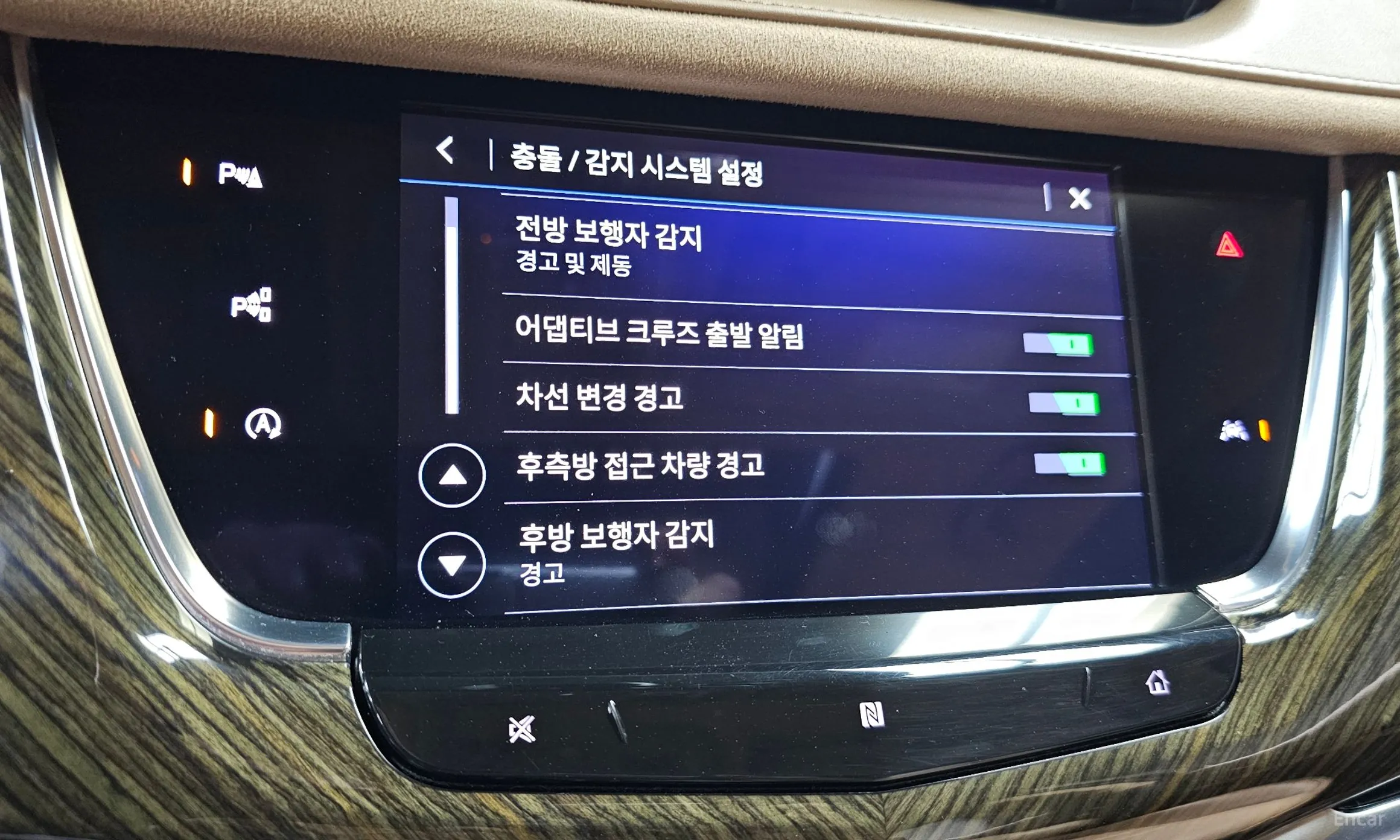 Cadillac XT6 превью 16